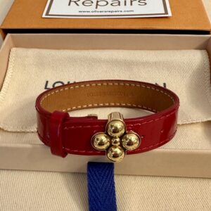 LOUIS VUITTON LV Bloom Bracelet Armband Monogram Lack Vernis Farbe pomme d'amour