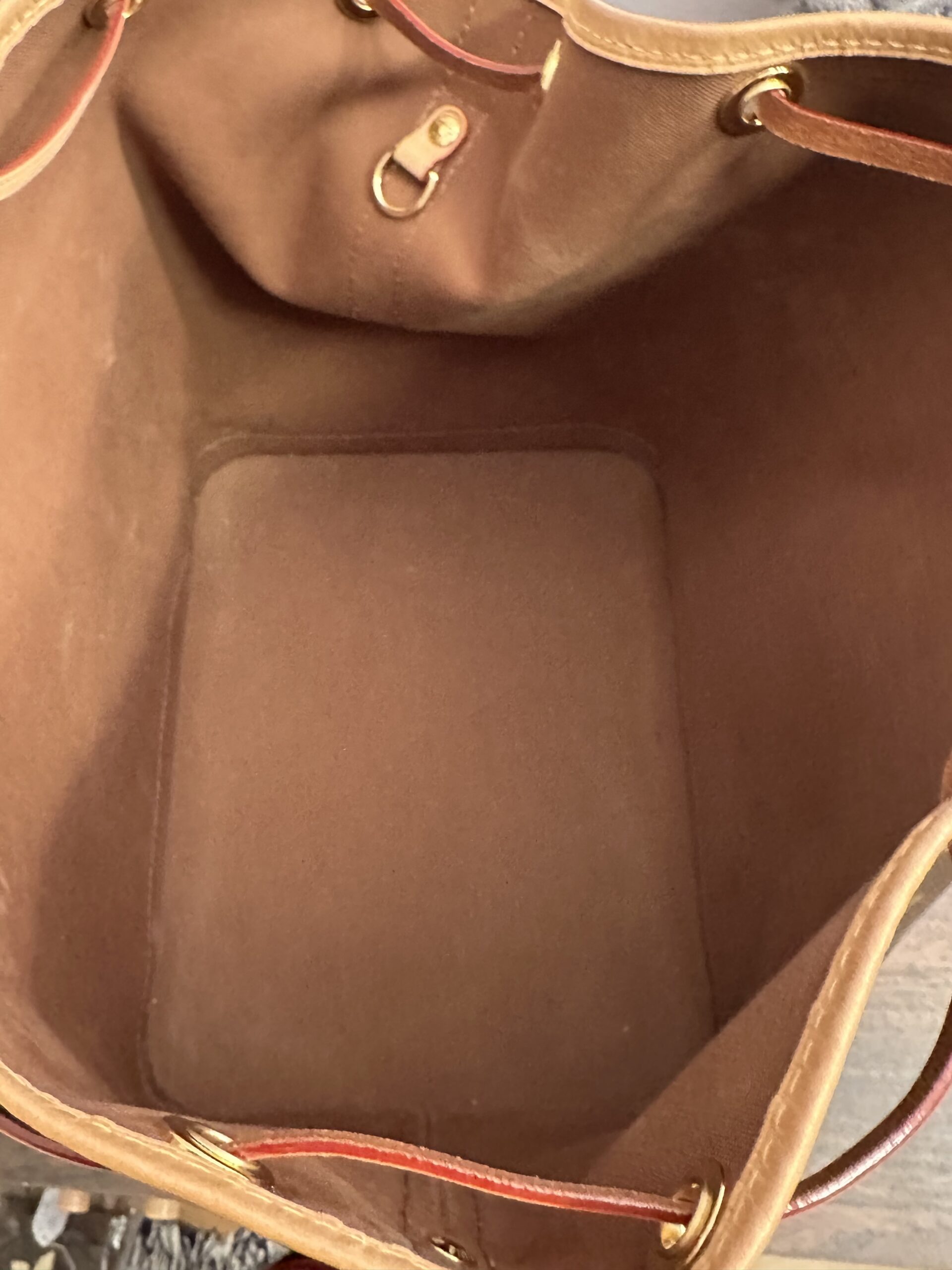 LOUIS VUITTON Noe Petit monogram M46984, RFID-Chip, 2024 – Bild 15