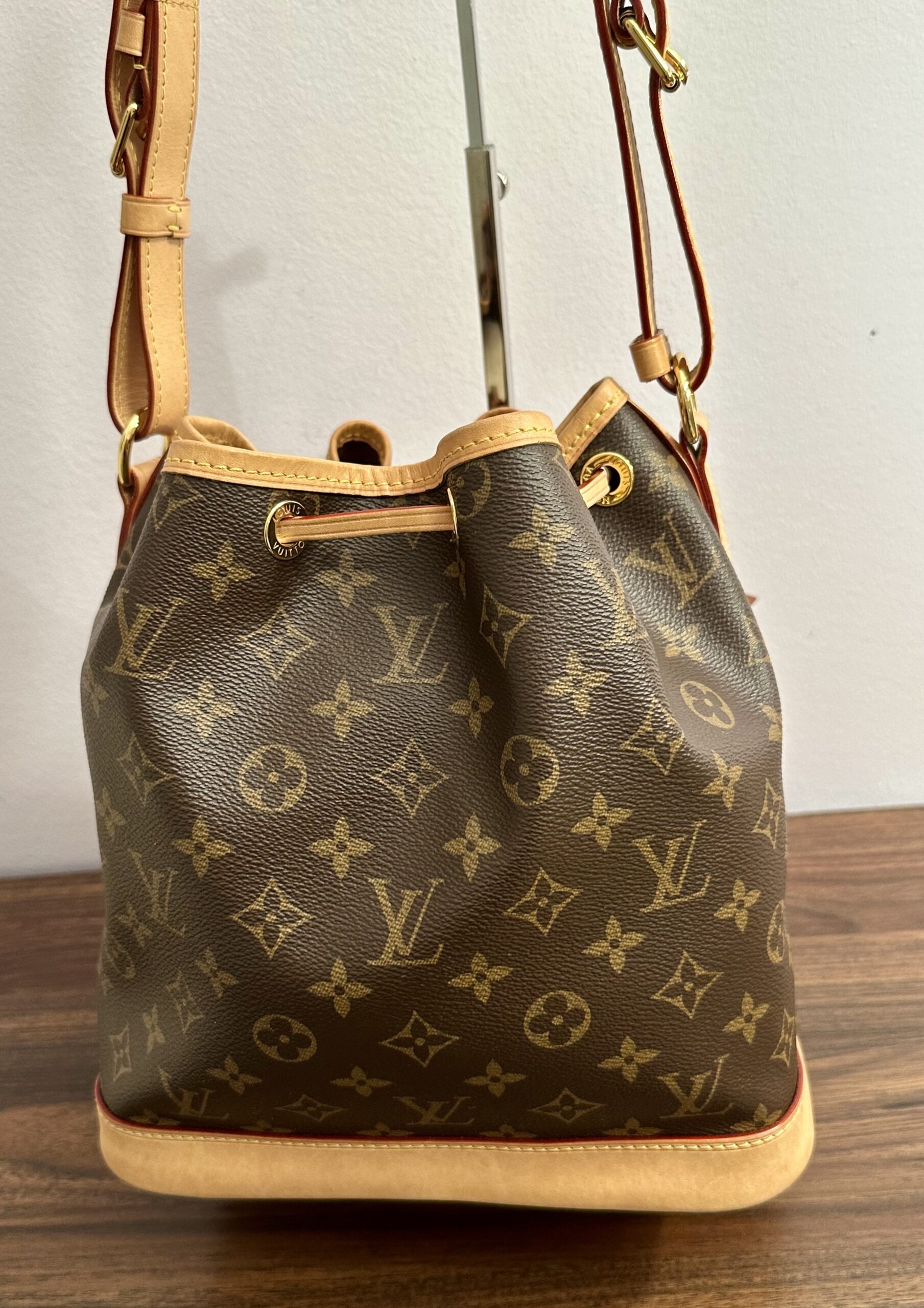 LOUIS VUITTON Noe Petit monogram M46984, RFID-Chip, 2024 – Bild 6