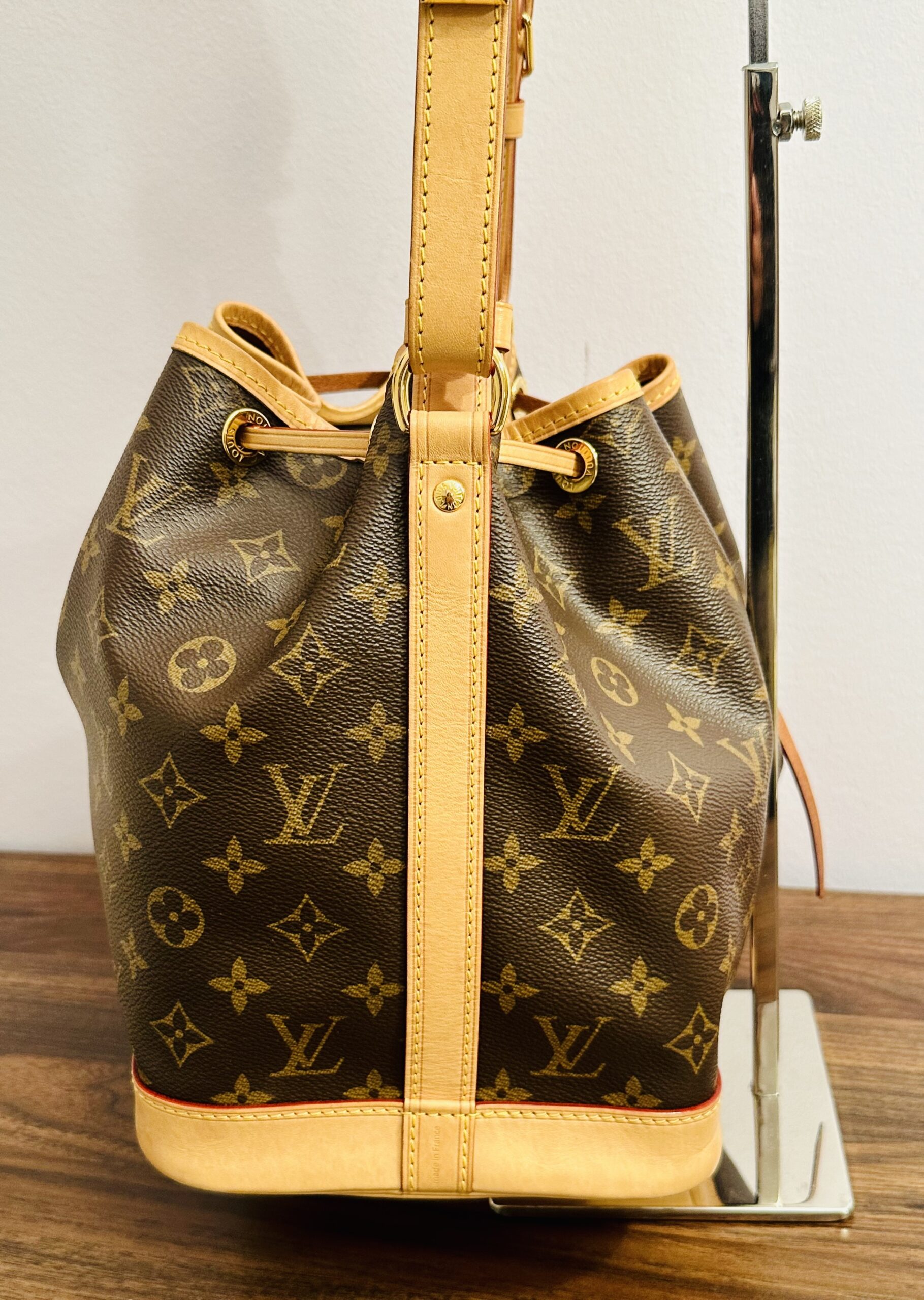 LOUIS VUITTON Noe Petit monogram M46984, RFID-Chip, 2024 – Bild 7