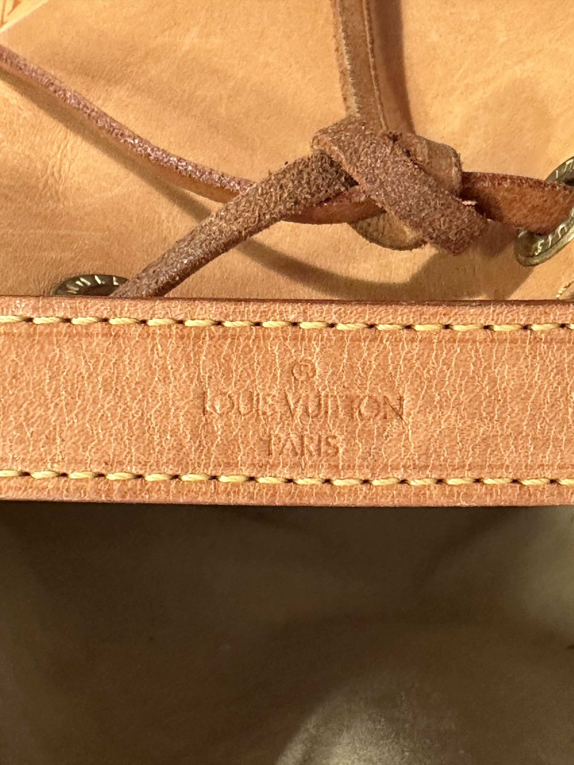 LOUIS VUITTON Noe Petit Nomad, M85003, Datacode AR0032, RARITÄT inkl. Bag-Charm neu – Bild 10
