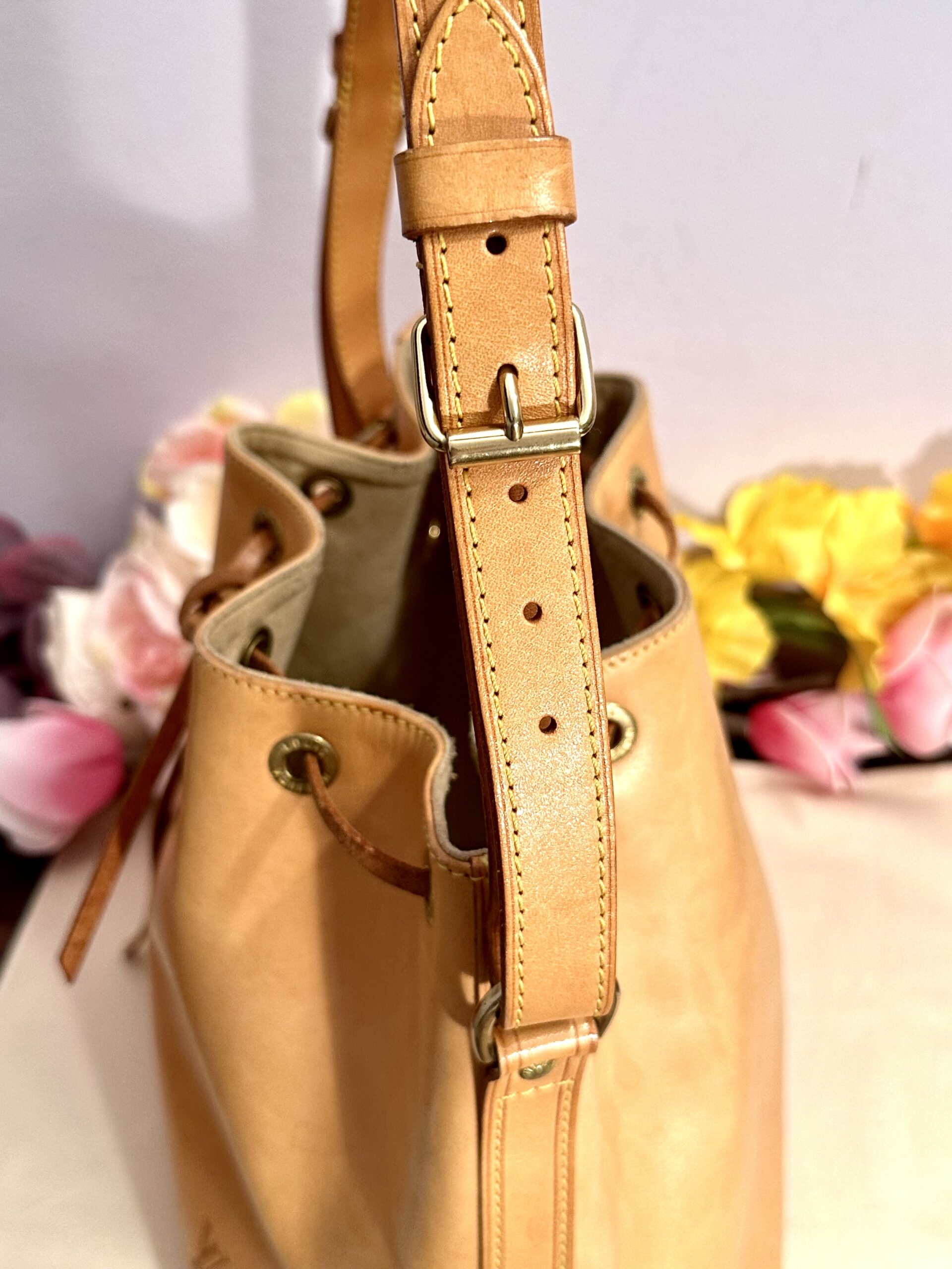 LOUIS VUITTON Noe Petit Nomad, M85003, Datacode AR0032, RARITÄT inkl. Bag-Charm neu – Bild 11