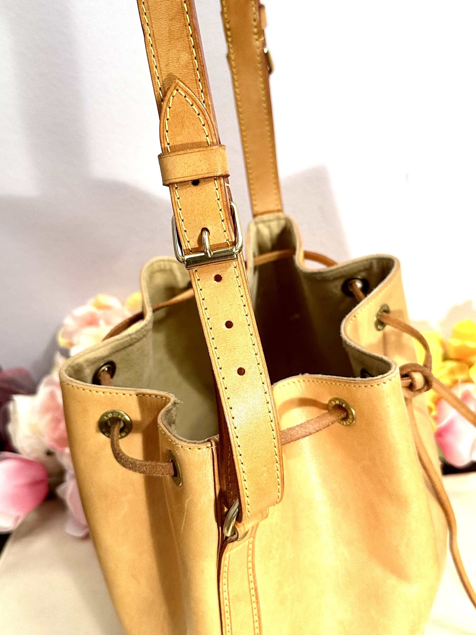 LOUIS VUITTON Noe Petit Nomad, M85003, Datacode AR0032, RARITÄT inkl. Bag-Charm neu – Bild 12