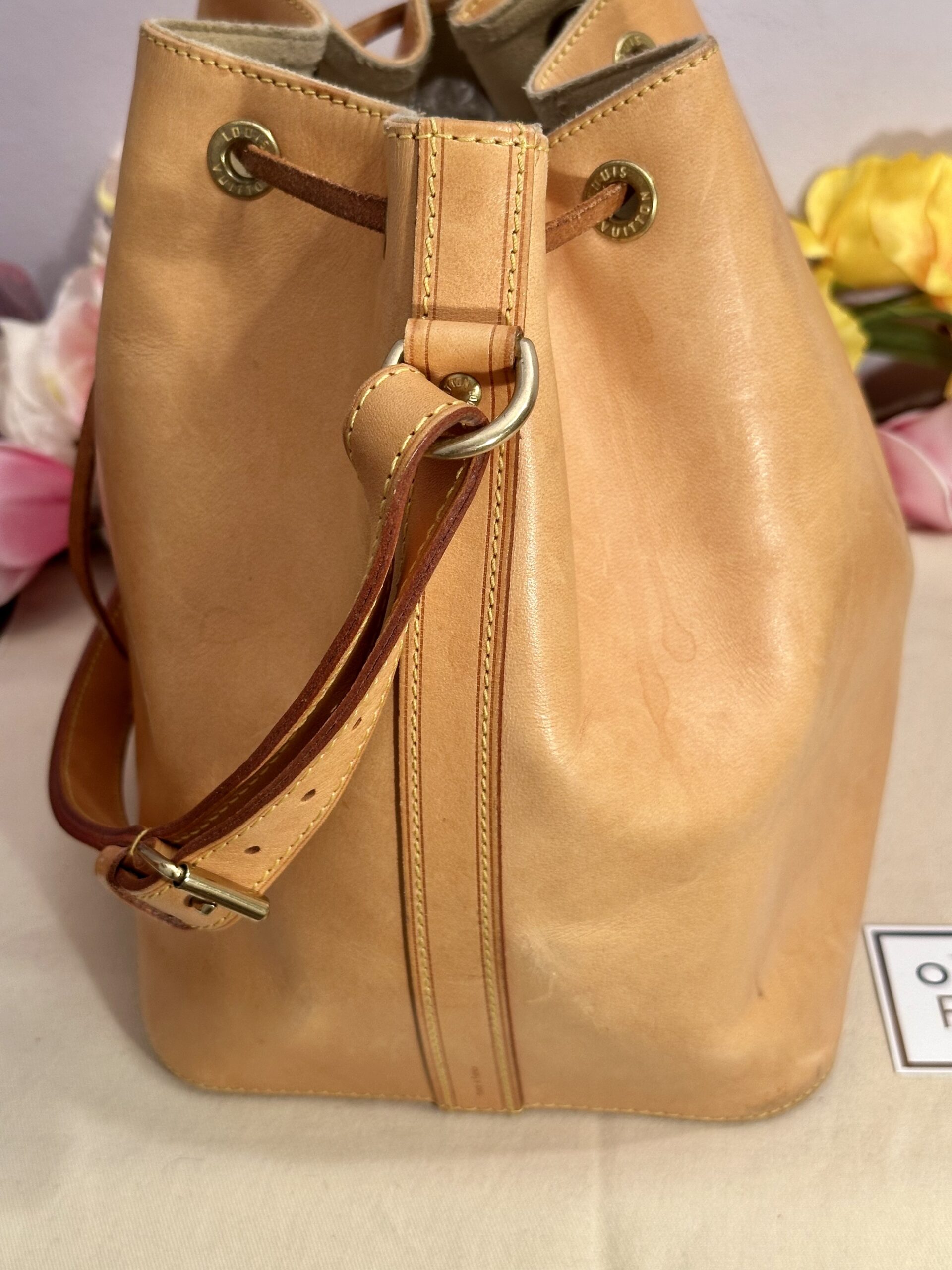 LOUIS VUITTON Noe Petit Nomad, M85003, Datacode AR0032, RARITÄT inkl. Bag-Charm neu – Bild 5