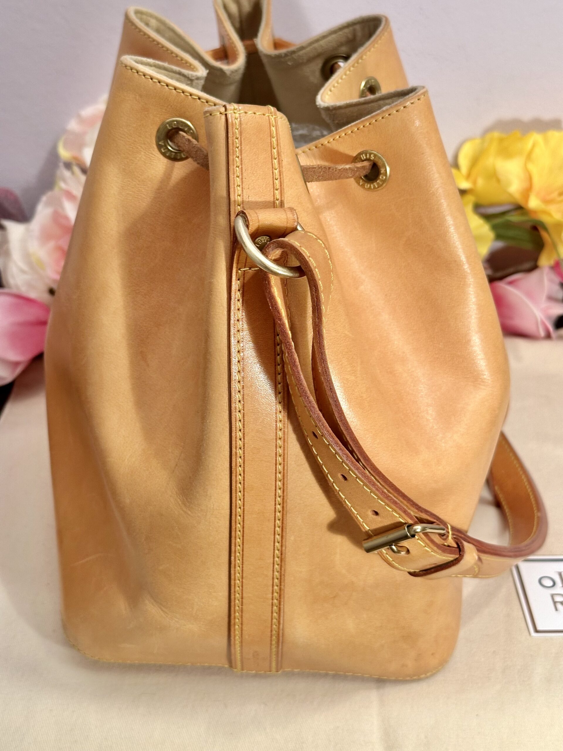 LOUIS VUITTON Noe Petit Nomad, M85003, Datacode AR0032, RARITÄT inkl. Bag-Charm neu – Bild 7