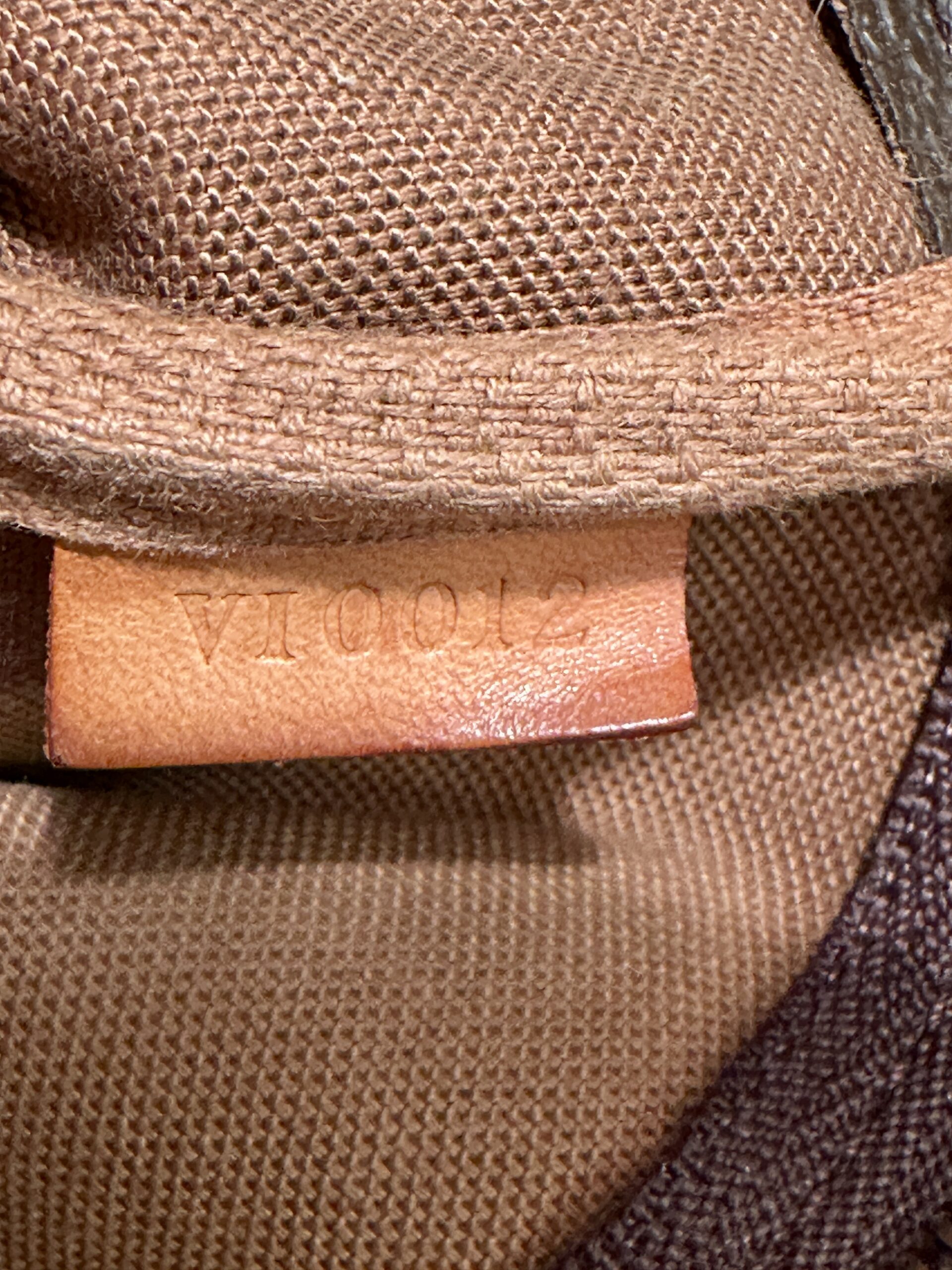 LOUIS VUITTON Pochette Accessoires monogram, M40712, Datacode VI0012, komplett erneuert – Bild 11