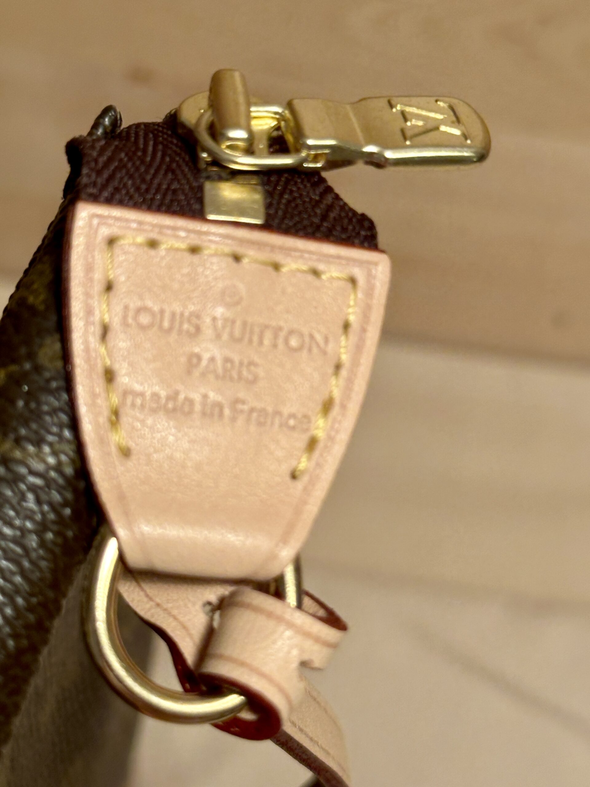 LOUIS VUITTON Pochette Accessoires monogram, M40712, Datacode VI0012, komplett erneuert – Bild 3
