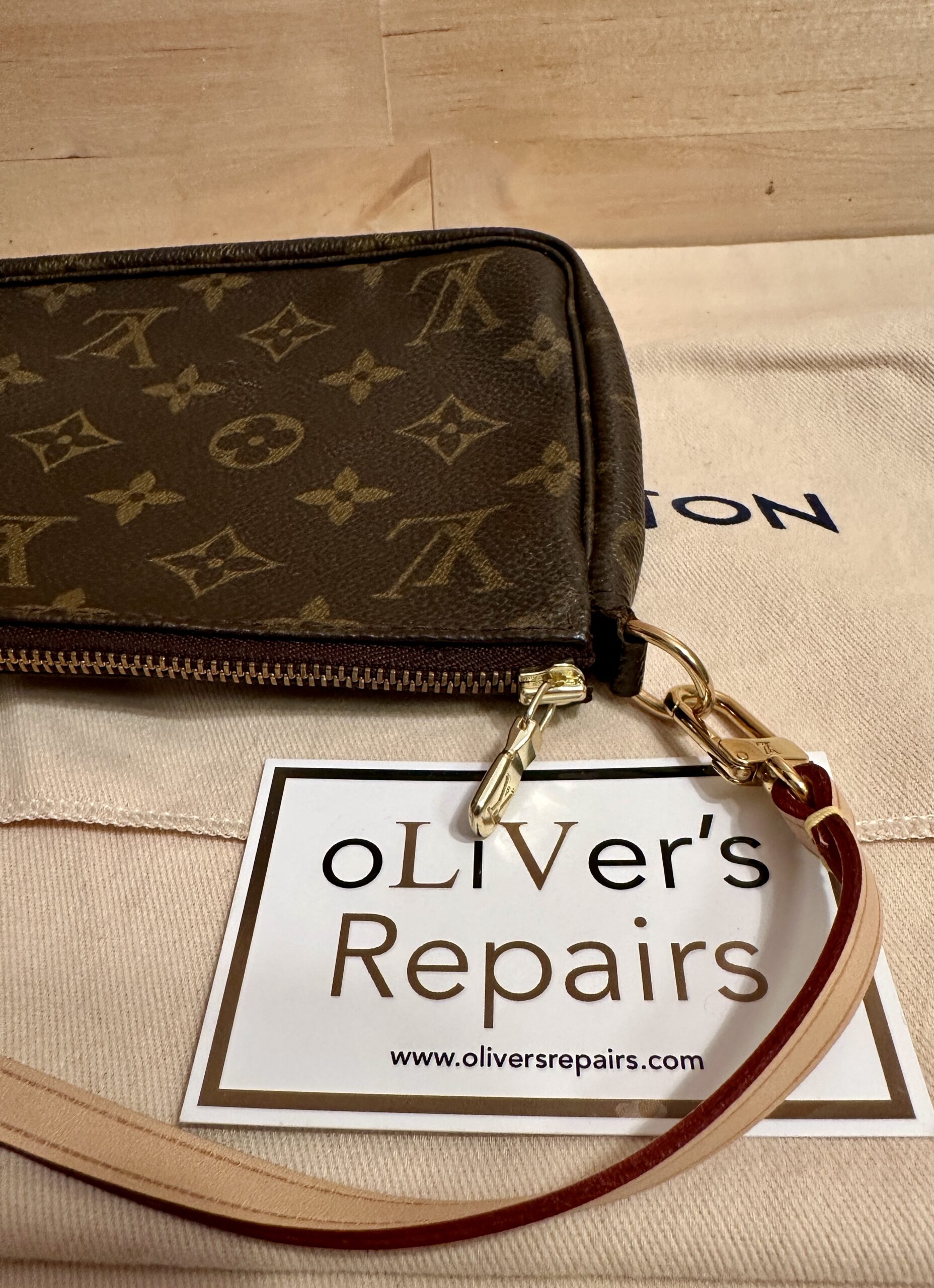LOUIS VUITTON Pochette Accessoires monogram, M40712, Datacode VI0012, komplett erneuert – Bild 2