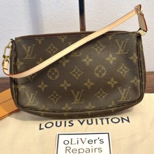 LOUIS VUITTON Pochette Accessoires monogram, M40712, Datacode VI0012, komplett erneuert