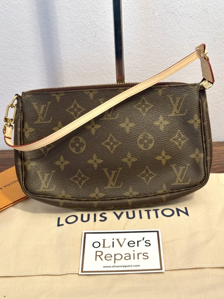 LOUIS VUITTON Pochette Accessoires monogram, M40712, Datacode VI0012, komplett erneuert