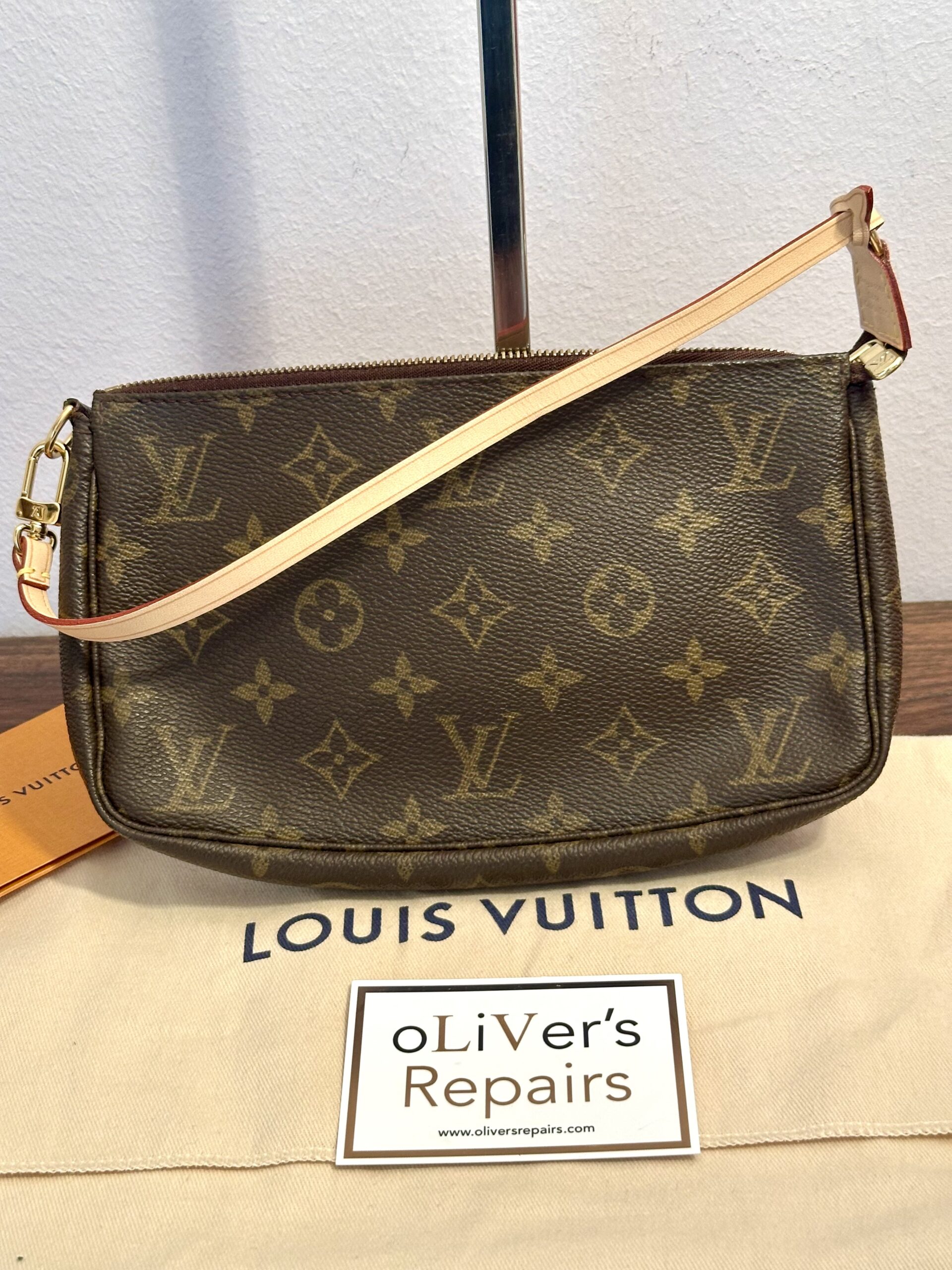 LOUIS VUITTON Pochette Accessoires monogram, M40712, Datacode VI0012, komplett erneuert