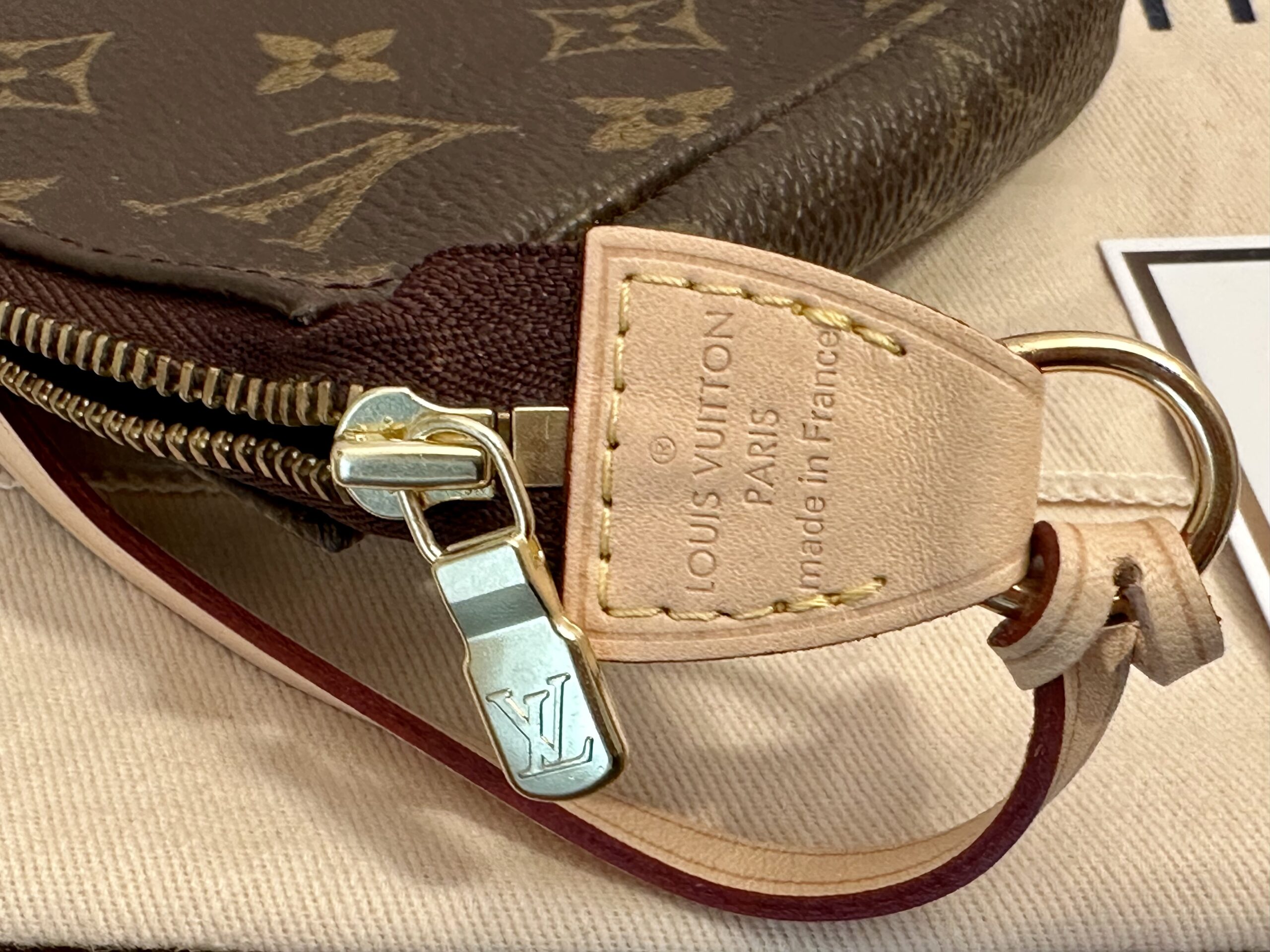LOUIS VUITTON Pochette Accessoires monogram, M40712, Datacode VI0012, komplett erneuert – Bild 5