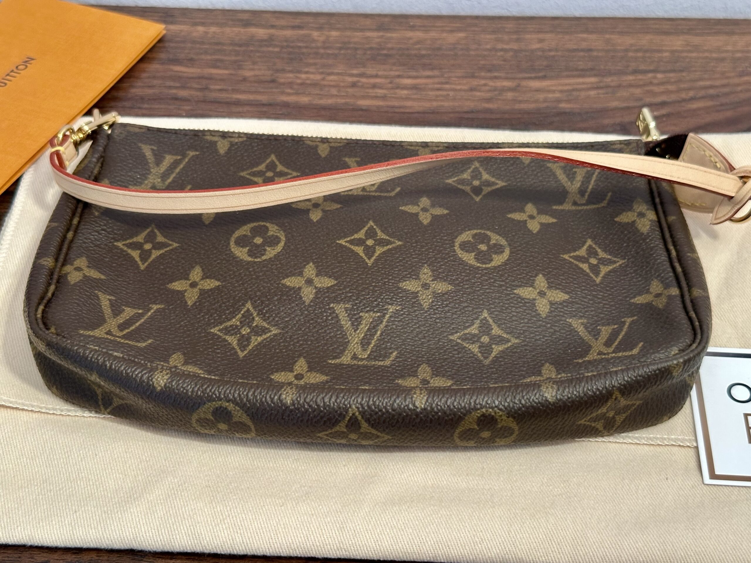 LOUIS VUITTON Pochette Accessoires monogram, M40712, Datacode VI0012, komplett erneuert – Bild 6