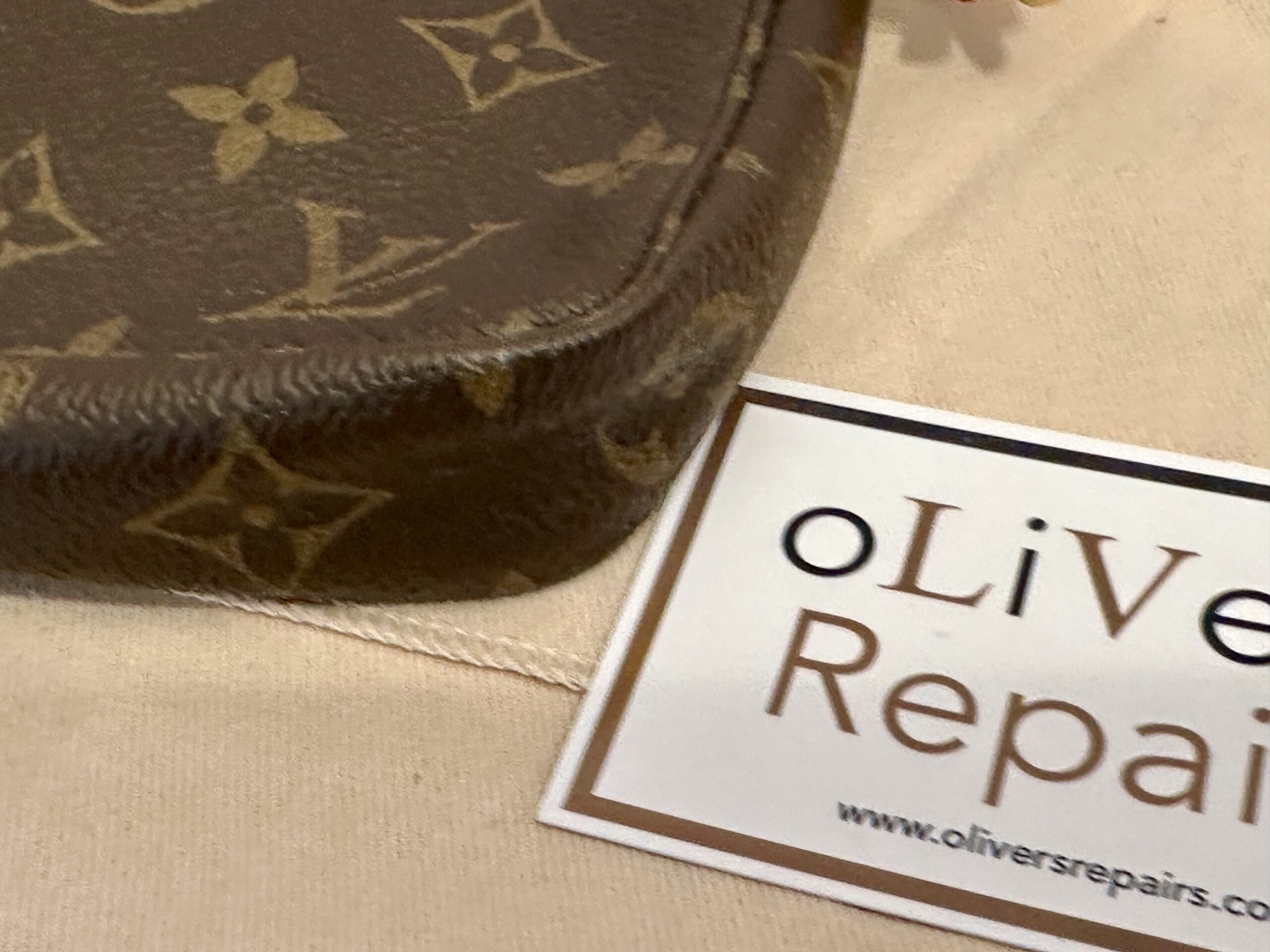 LOUIS VUITTON Pochette Accessoires monogram, M40712, Datacode VI0012, komplett erneuert – Bild 8