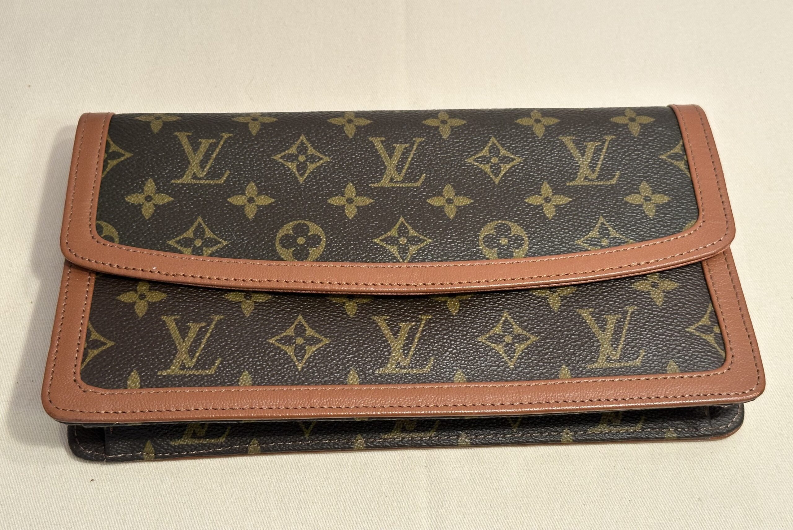 LOUIS VUITTON Pochette Dame M51810, Datacode 843 – Bild 2