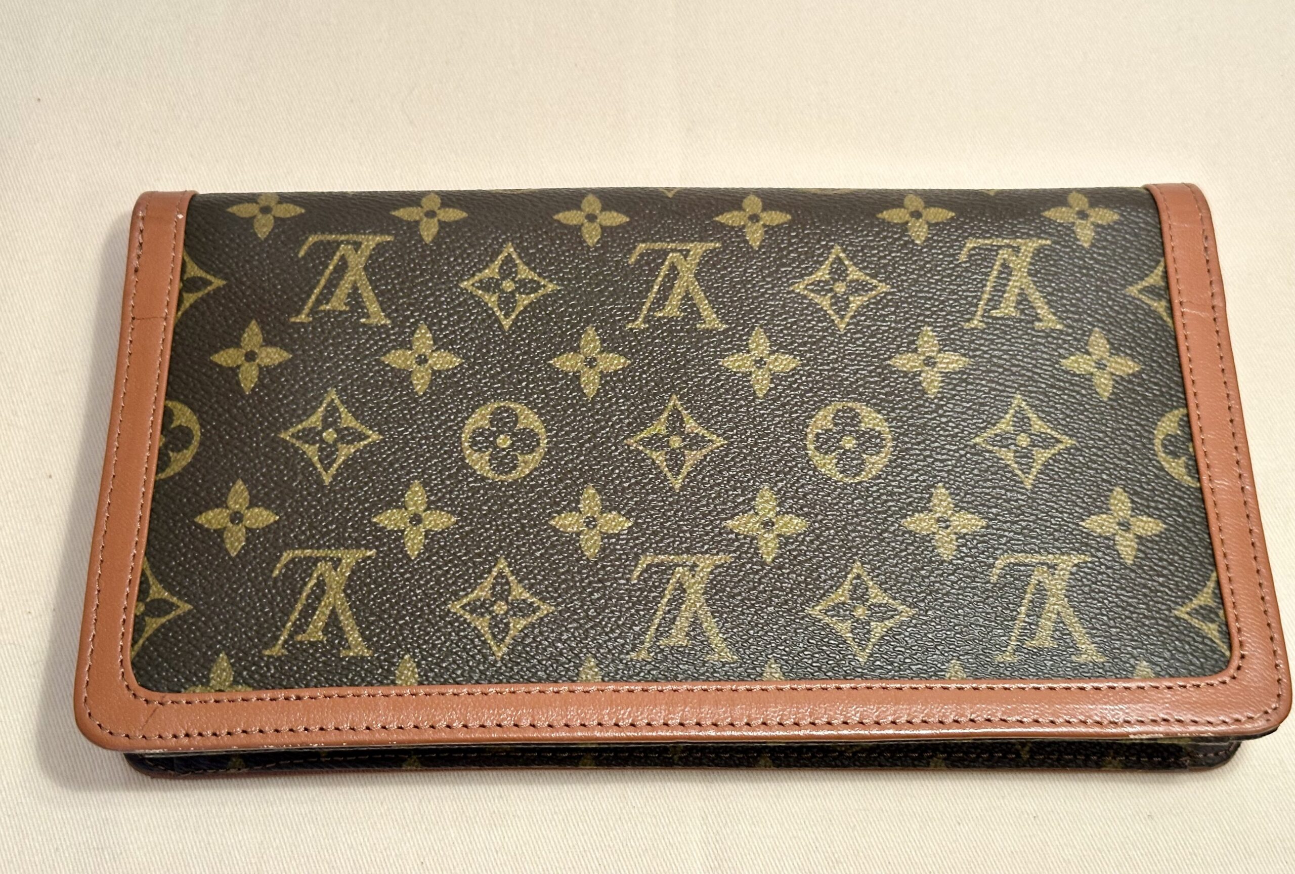 LOUIS VUITTON Pochette Dame M51810, Datacode 843 – Bild 3