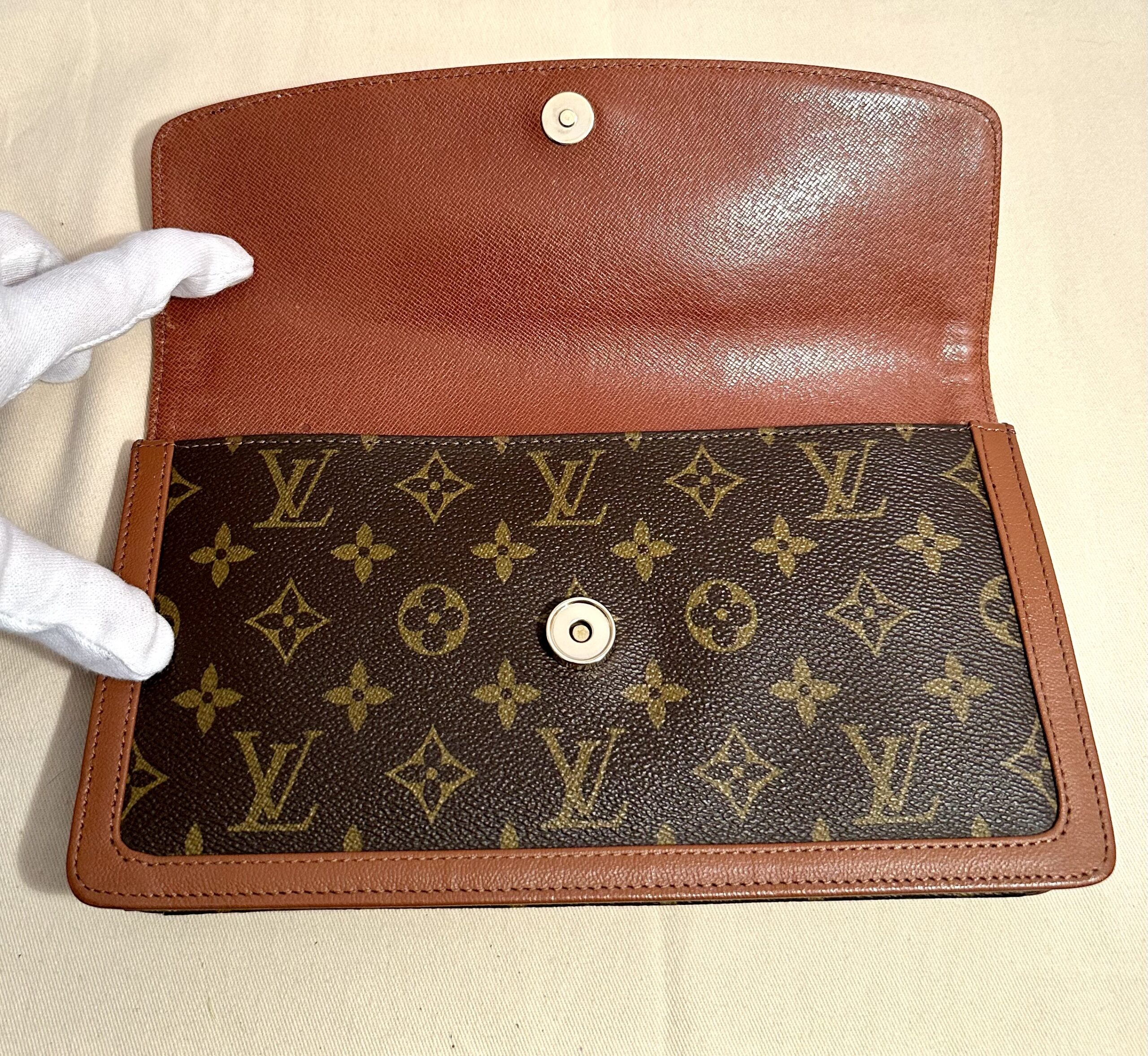 LOUIS VUITTON Pochette Dame M51810, Datacode 843 – Bild 5