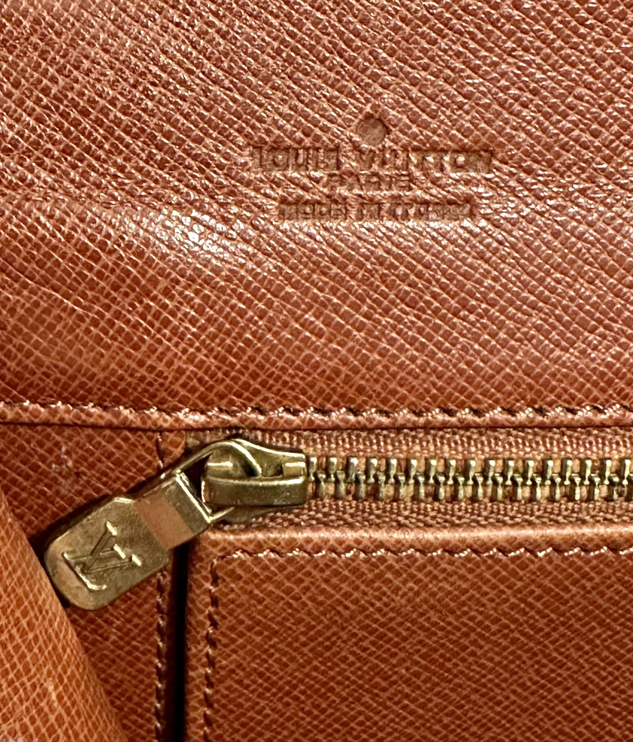 LOUIS VUITTON Pochette Dame M51810, Datacode 843 – Bild 6
