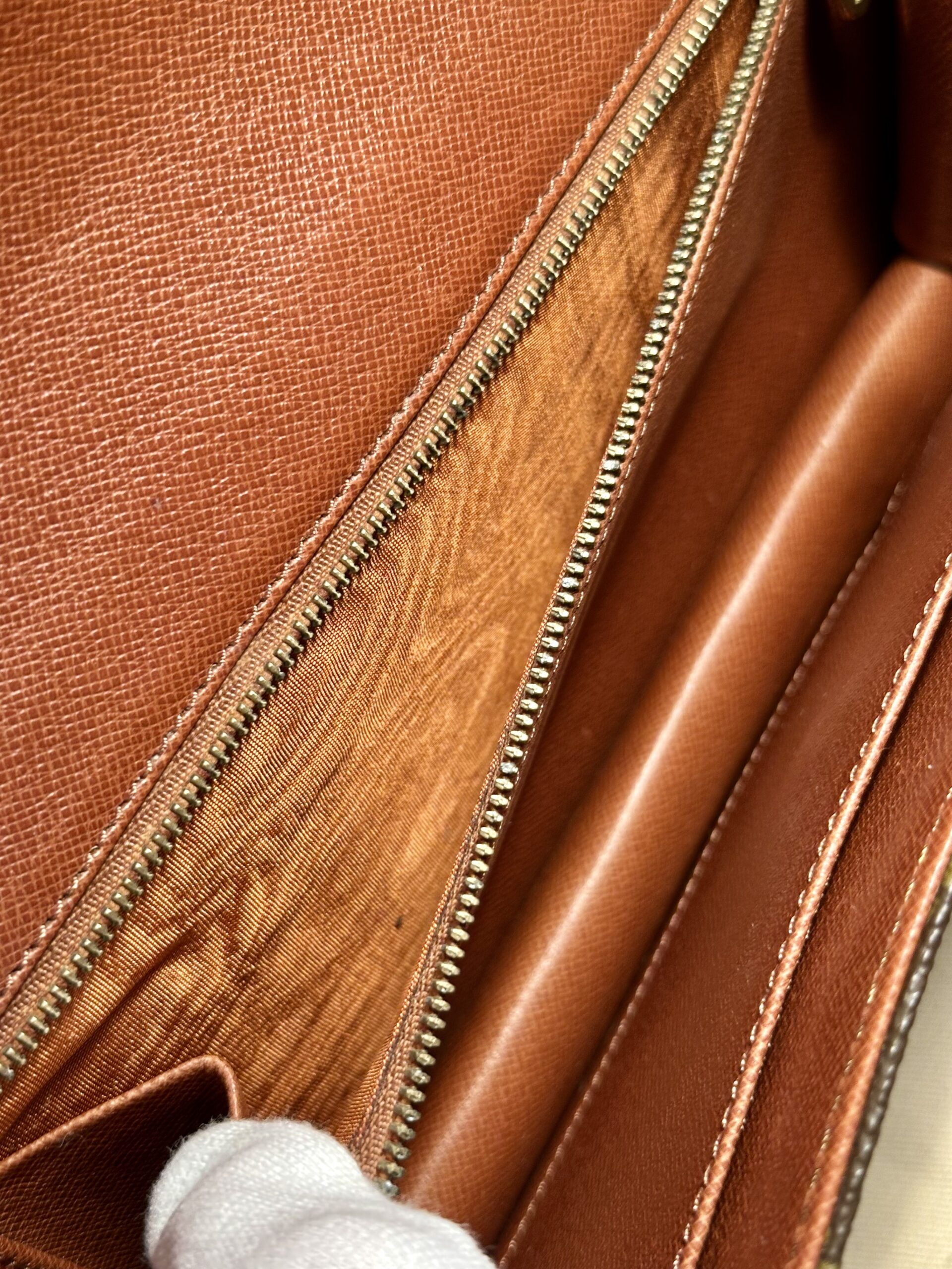 LOUIS VUITTON Pochette Dame M51810, Datacode 843 – Bild 8
