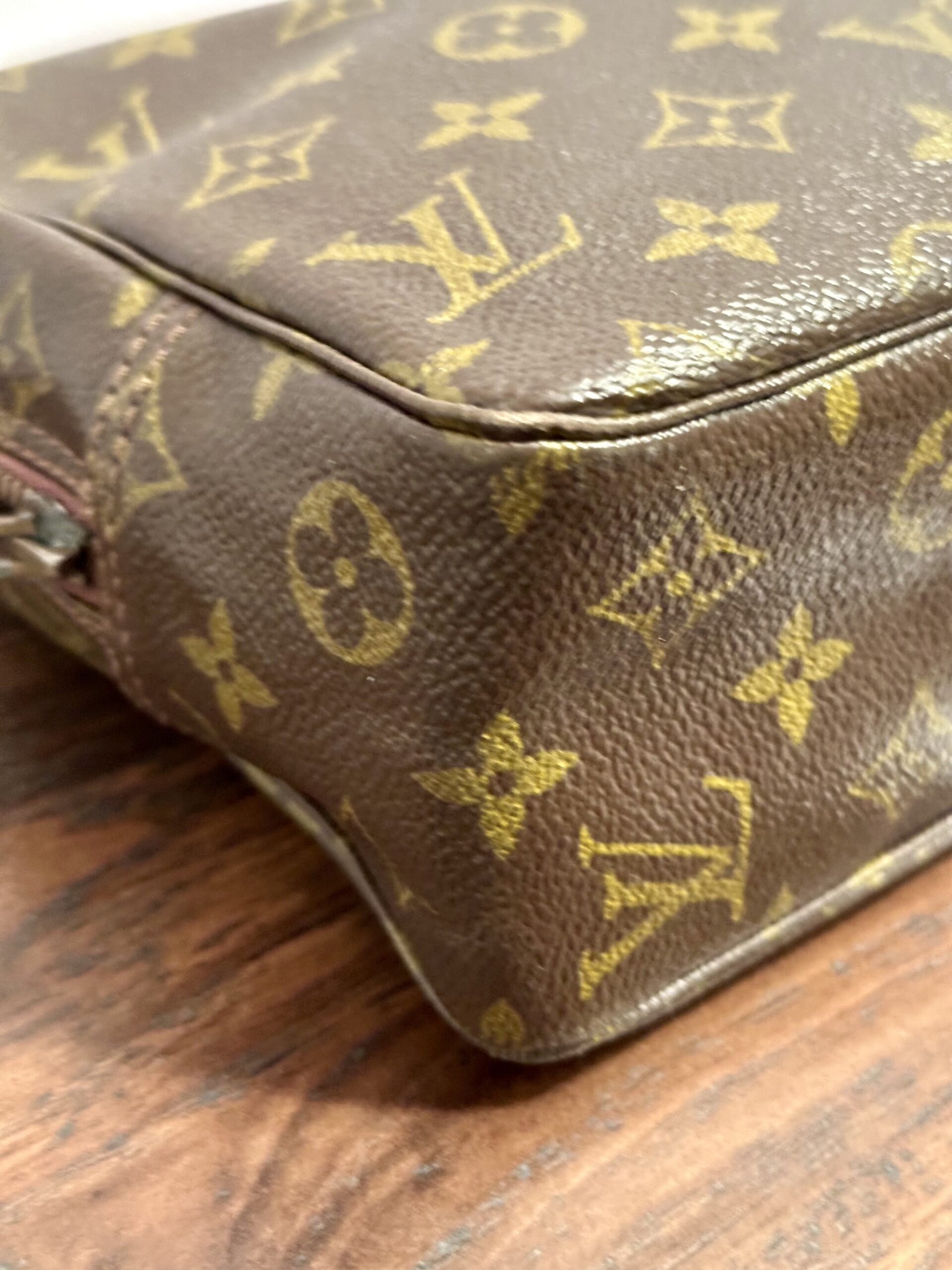 LOUIS VUITTON Trousse Toilette 28 monogram, M47522, Datacode 822 – Bild 13