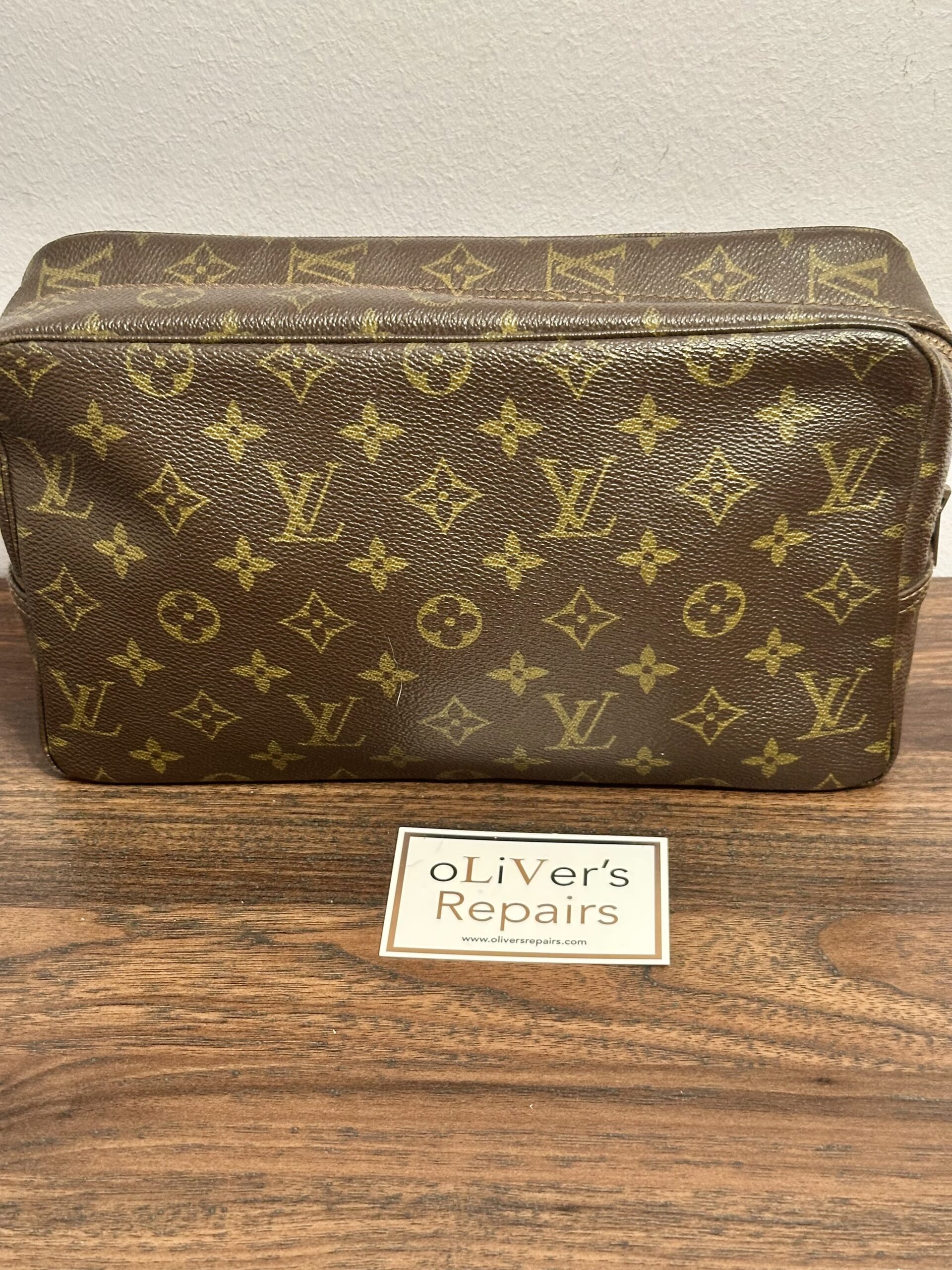 LOUIS VUITTON Trousse Toilette 28 monogram, M47522, Datacode 822