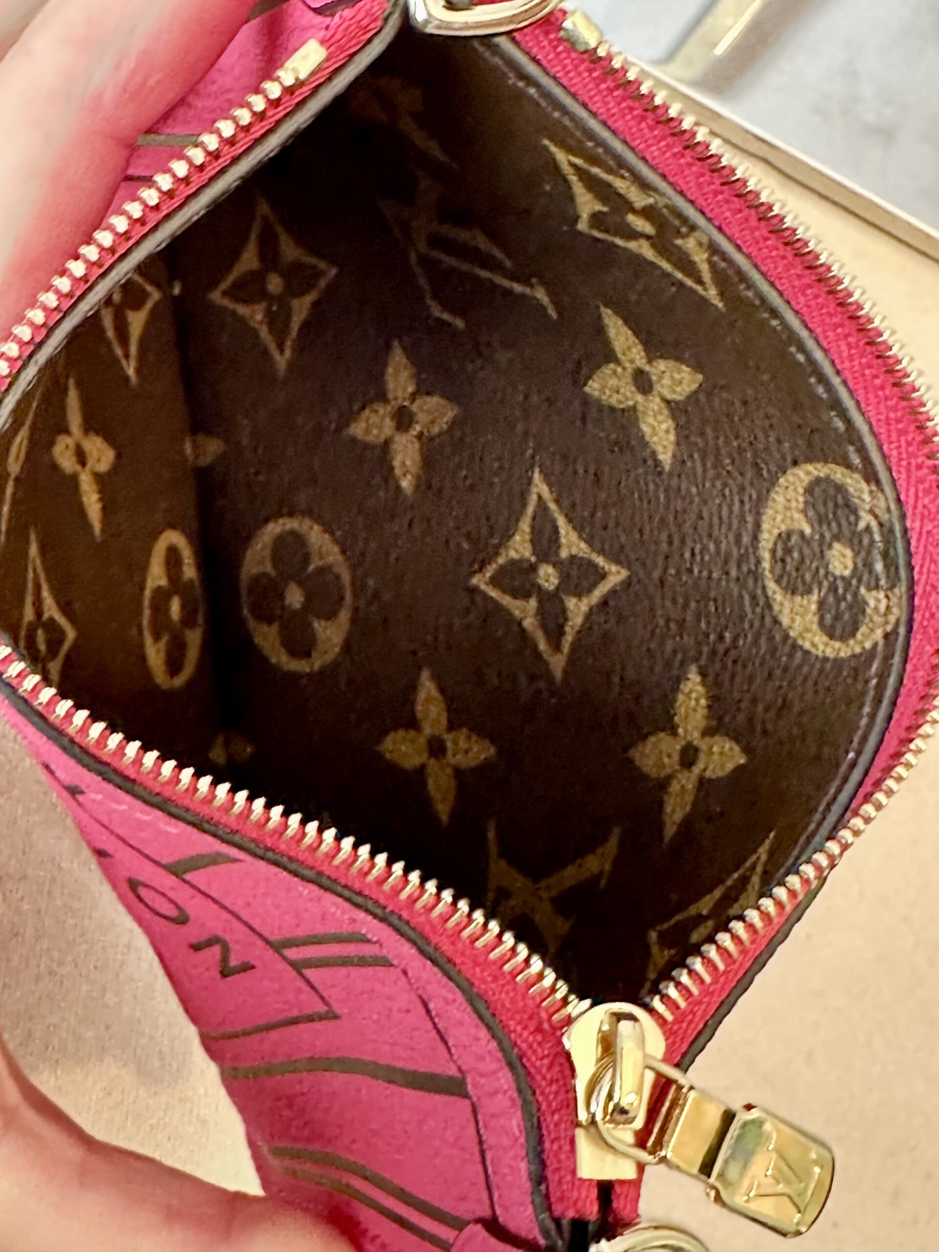 LOUIS VUITTON Pochette Inside out aus der Neverfull BB fuchsia unbenutzt – Bild 4