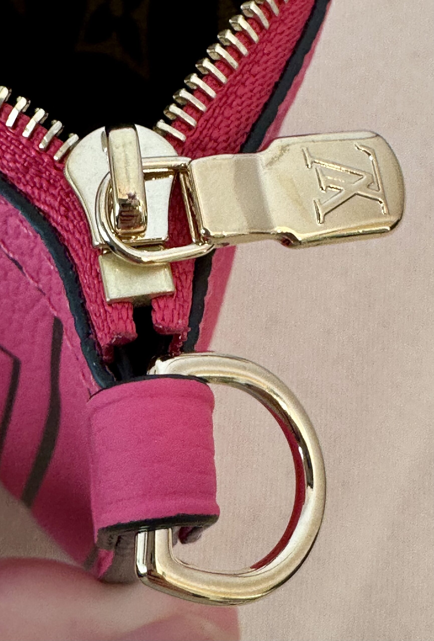 LOUIS VUITTON Pochette Inside out aus der Neverfull BB fuchsia unbenutzt – Bild 5