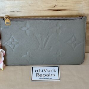 LOUIS VUITTON Pochette M45686 Neverfull Pochette Empreinte Tourterelle 2024 unbenutzt