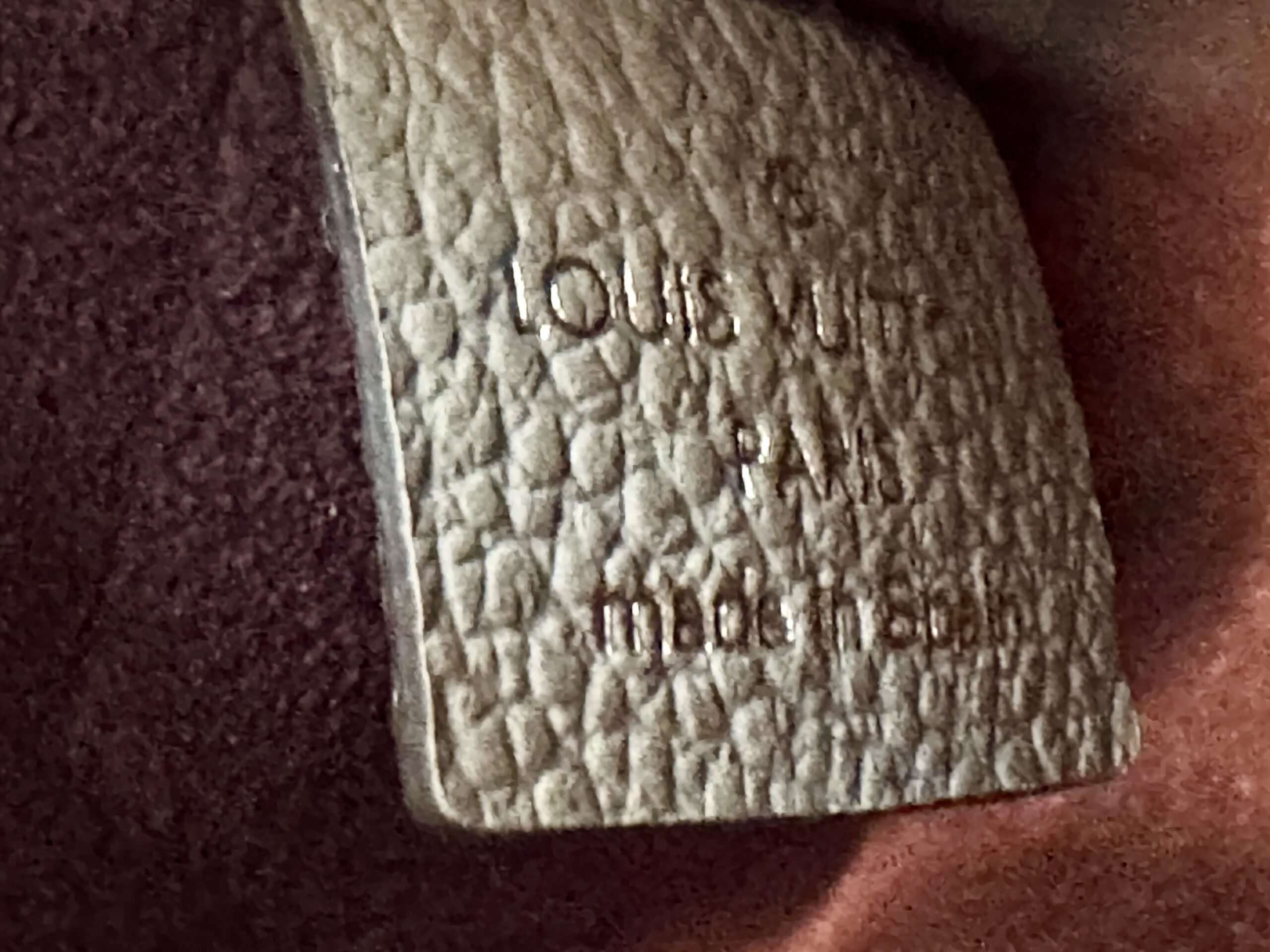 LOUIS VUITTON Pochette M45686 Neverfull Pochette Empreinte Tourterelle 2024 unbenutzt – Bild 6