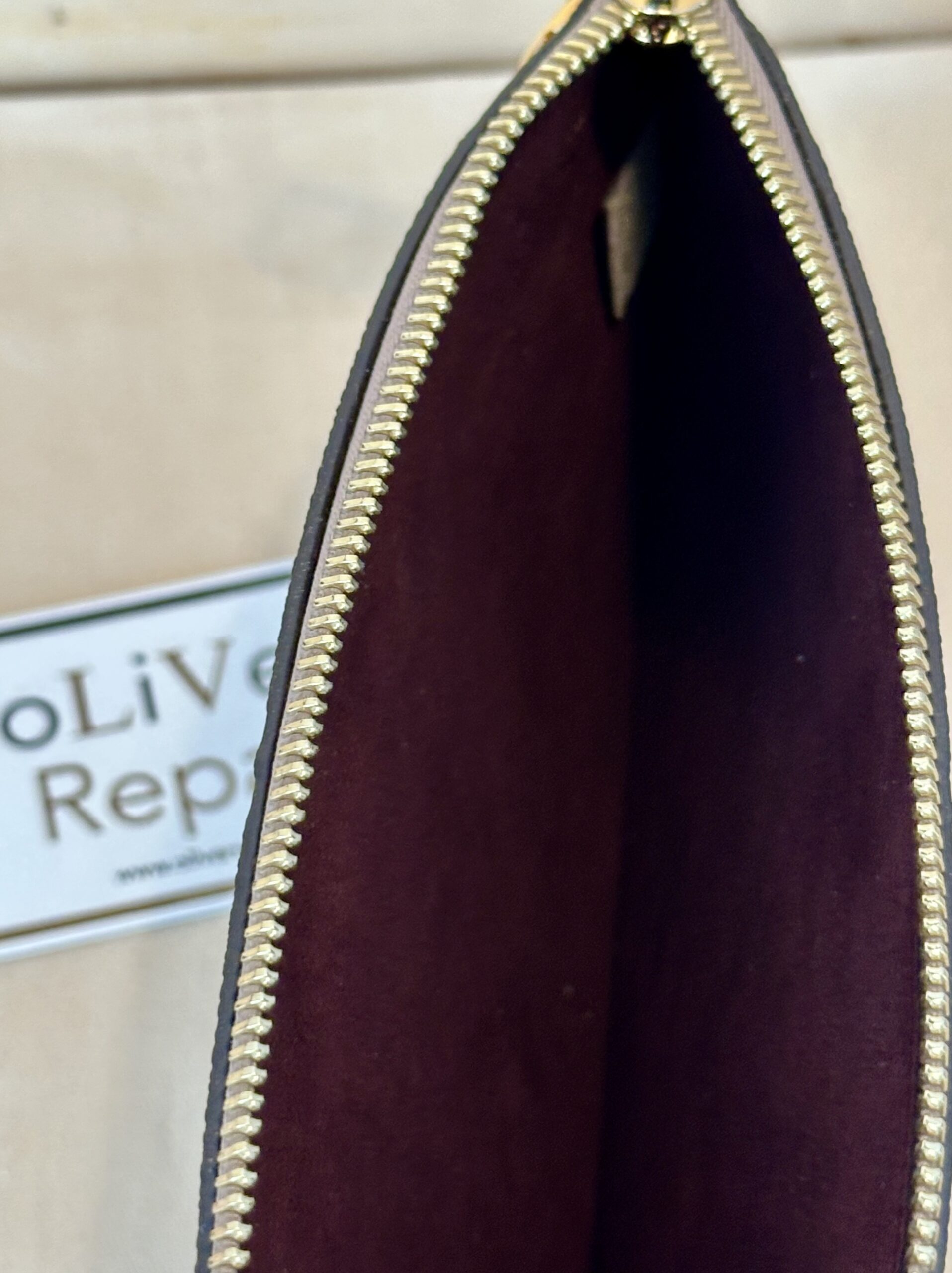 LOUIS VUITTON Pochette M45686 Neverfull Pochette Empreinte Tourterelle 2024 unbenutzt – Bild 7