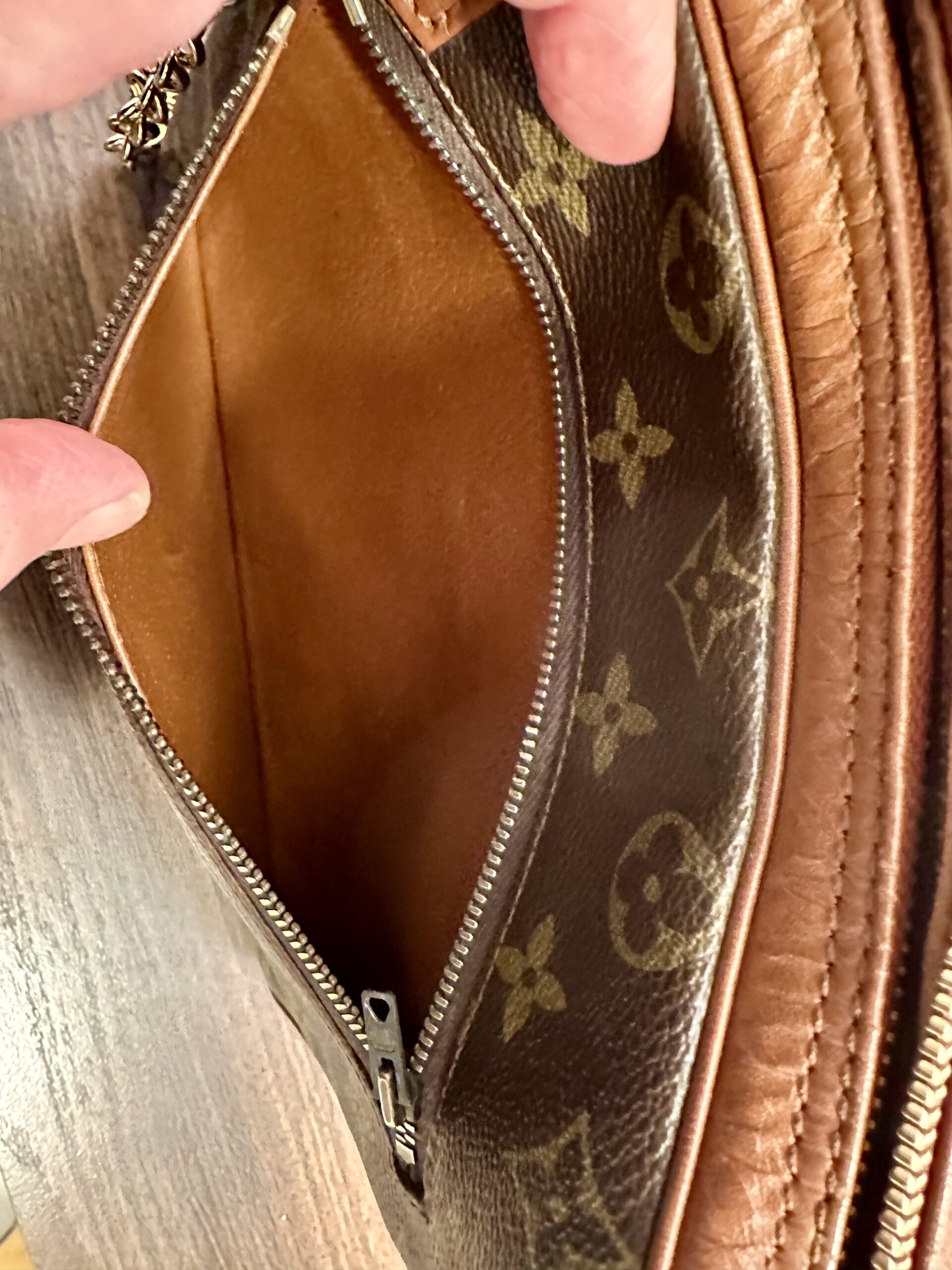 LOUIS VUITTON Pochette Sport, M51860, Datacode 834 mit D-Ringen und originaler LV-Kette – Bild 4