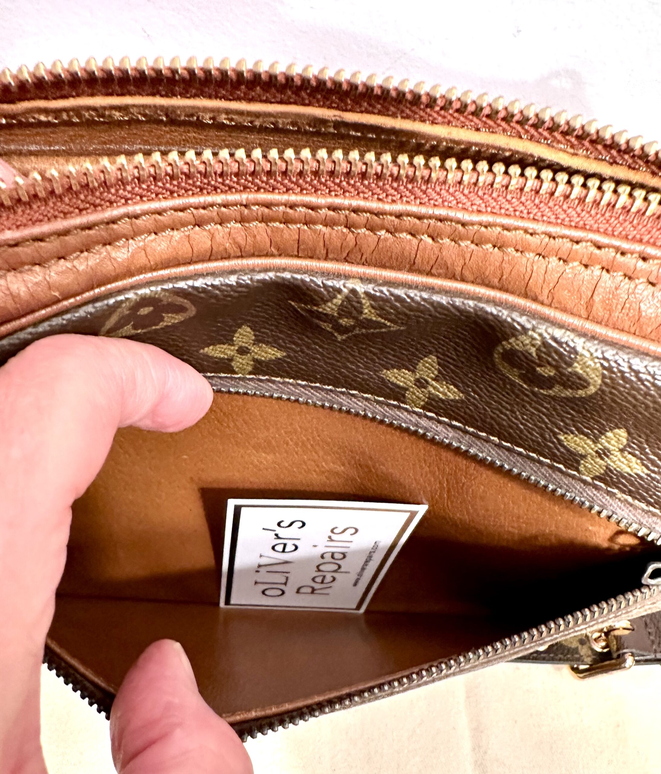 LOUIS VUITTON Pochette Sport, M51860, Datacode 834 mit D-Ringen und originaler LV-Kette – Bild 14