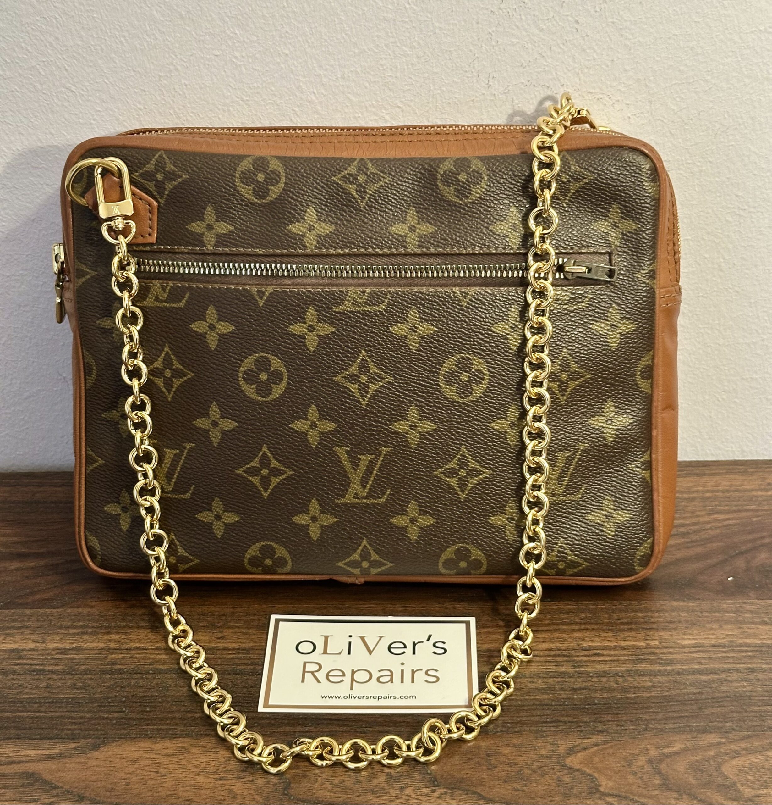 LOUIS VUITTON Pochette Sport, M51860, Datacode 834 mit D-Ringen und originaler LV-Kette