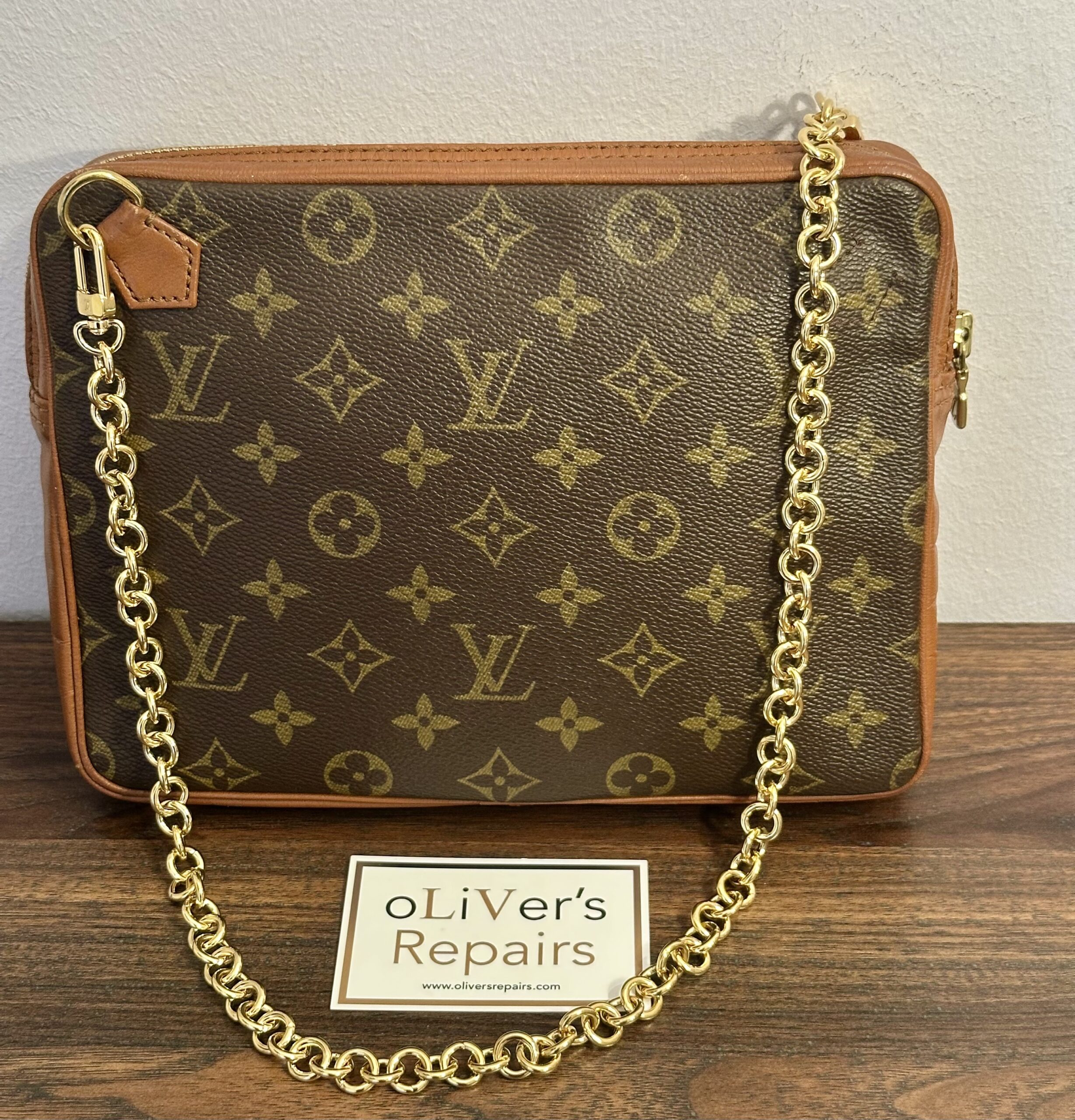 LOUIS VUITTON Pochette Sport, M51860, Datacode 834 mit D-Ringen und originaler LV-Kette – Bild 6