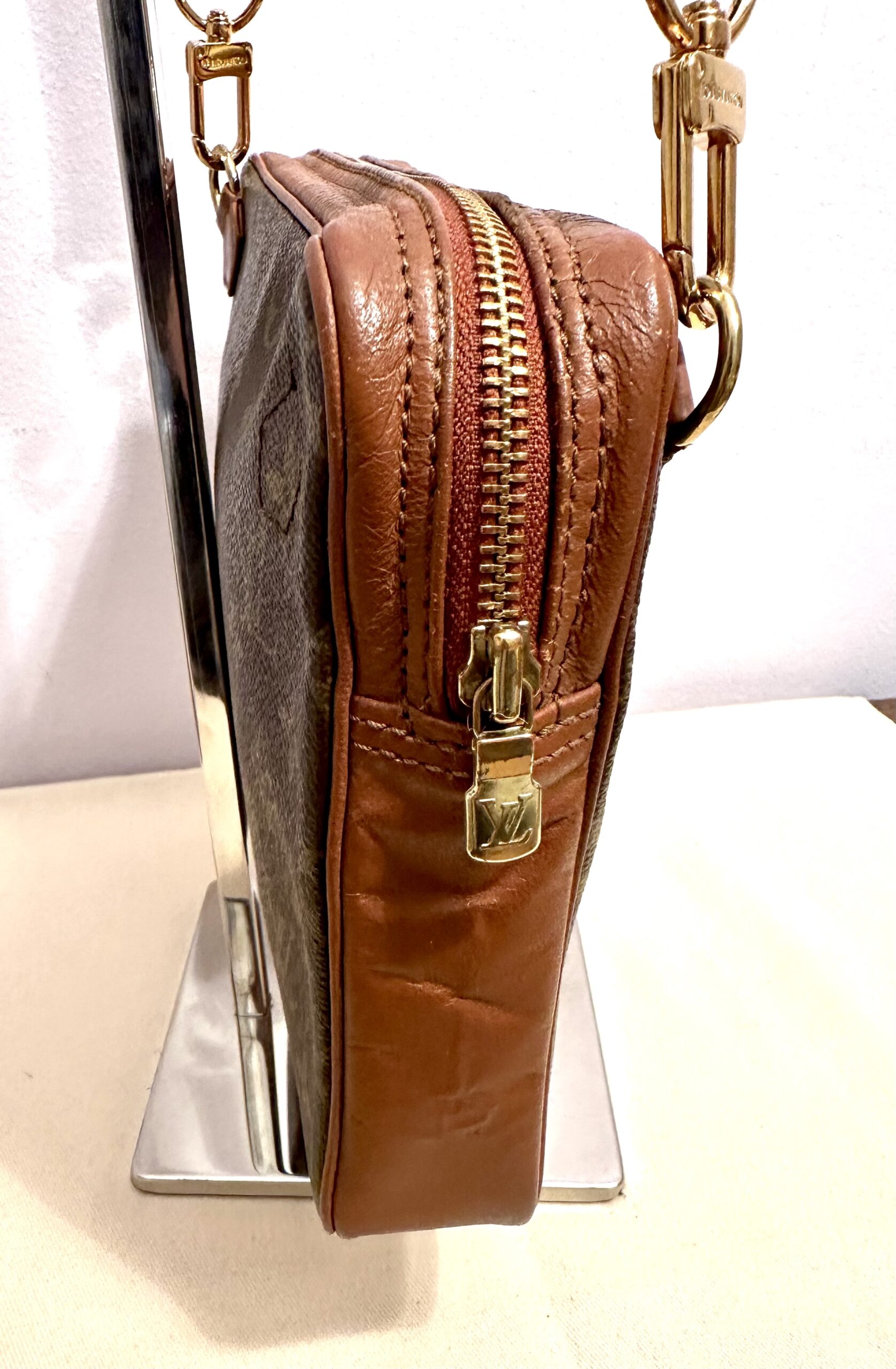 LOUIS VUITTON Pochette Sport, M51860, Datacode 834 mit D-Ringen und originaler LV-Kette – Bild 16