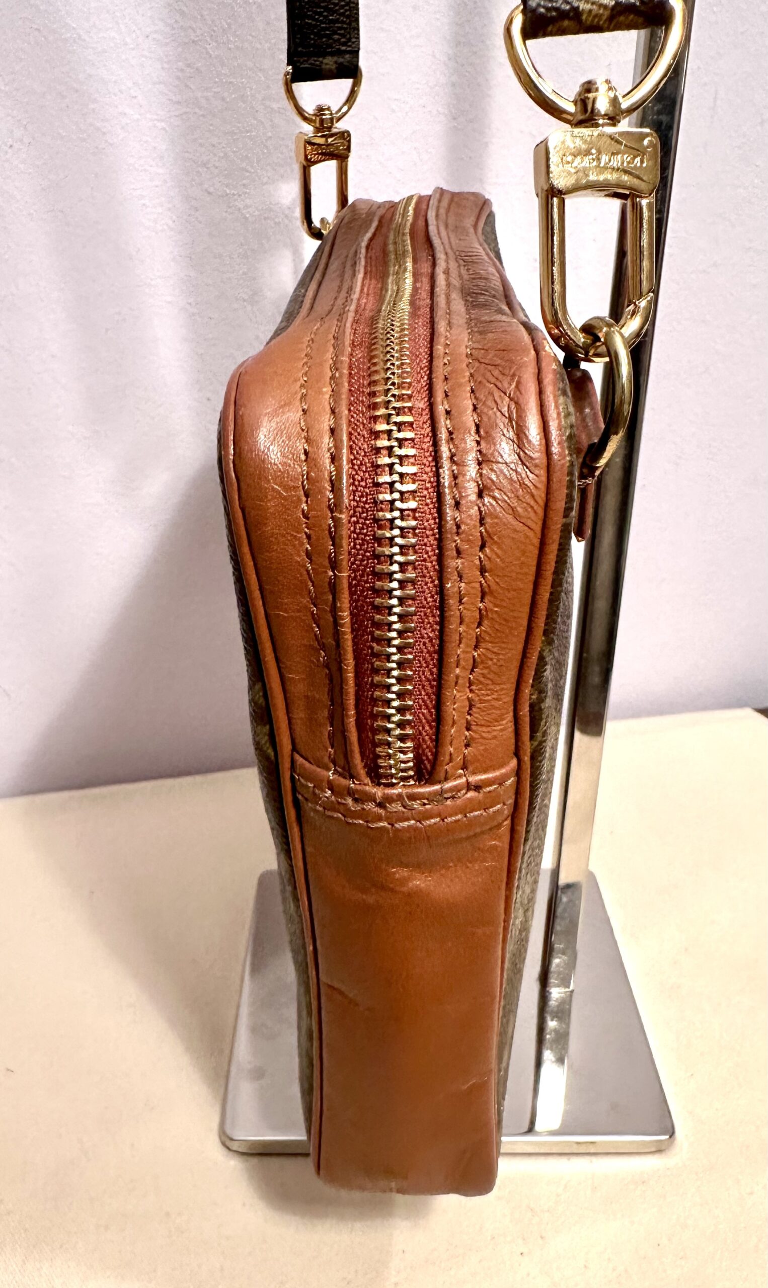 LOUIS VUITTON Pochette Sport, M51860, Datacode 834 mit D-Ringen und originaler LV-Kette – Bild 17