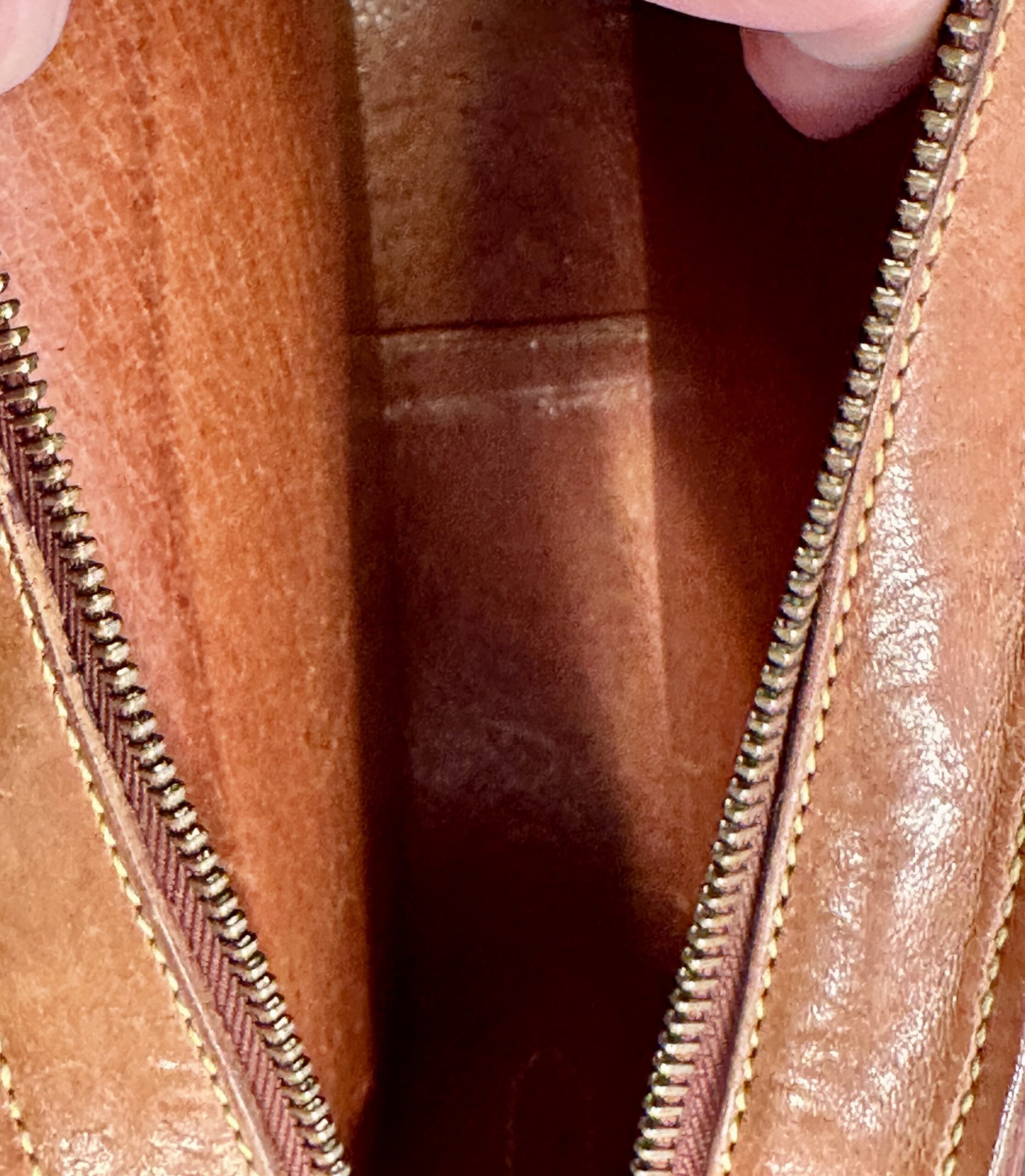 LOUIS VUITTON Sac Jeune Fille 23 VVN-Leder, M51627, Datacode 823, mit EINZIGARTIGEN LV-Beschlägen – Bild 10