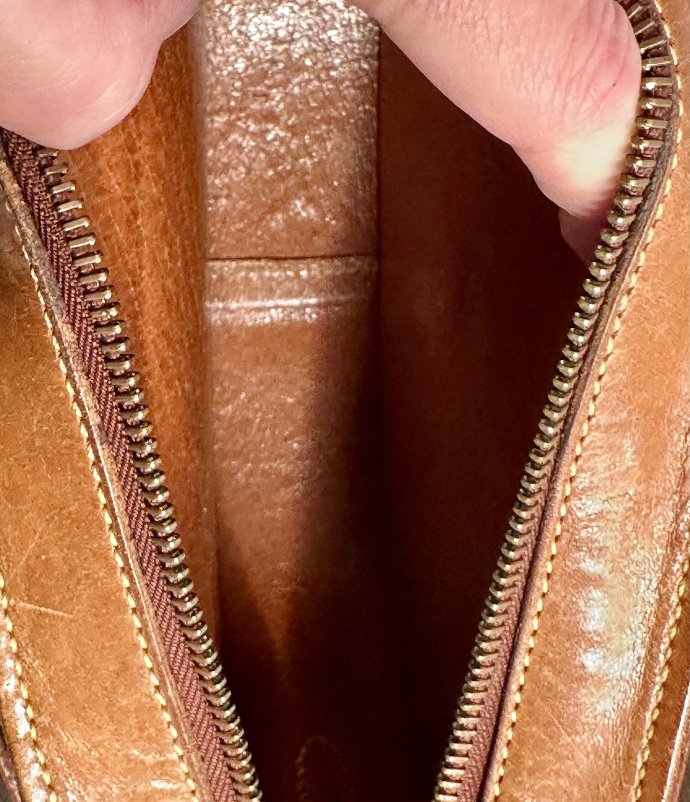LOUIS VUITTON Sac Jeune Fille 23 VVN-Leder, M51627, Datacode 823, mit EINZIGARTIGEN LV-Beschlägen – Bild 11