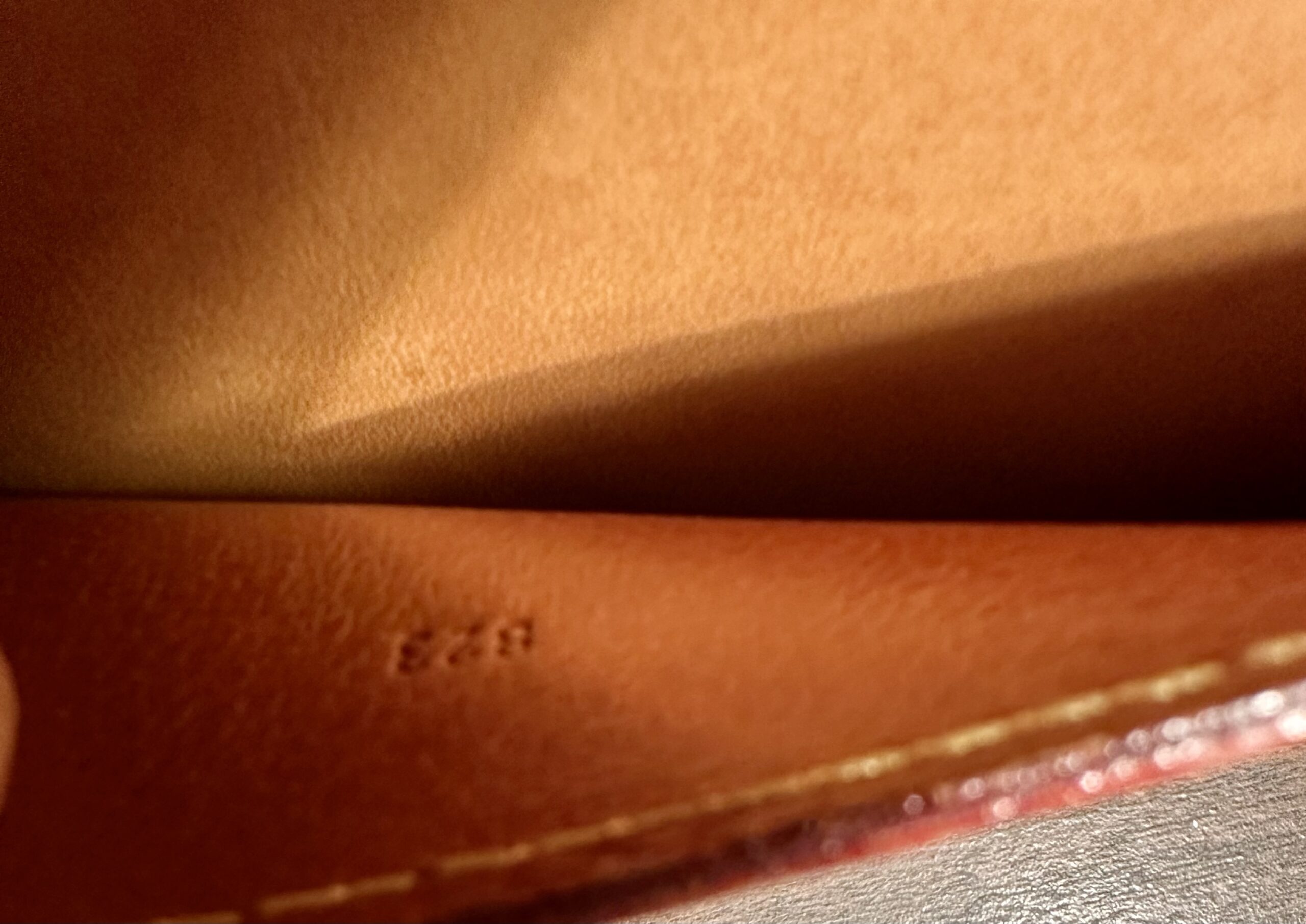 LOUIS VUITTON Sac Jeune Fille 23 VVN-Leder, M51627, Datacode 823, mit EINZIGARTIGEN LV-Beschlägen – Bild 14