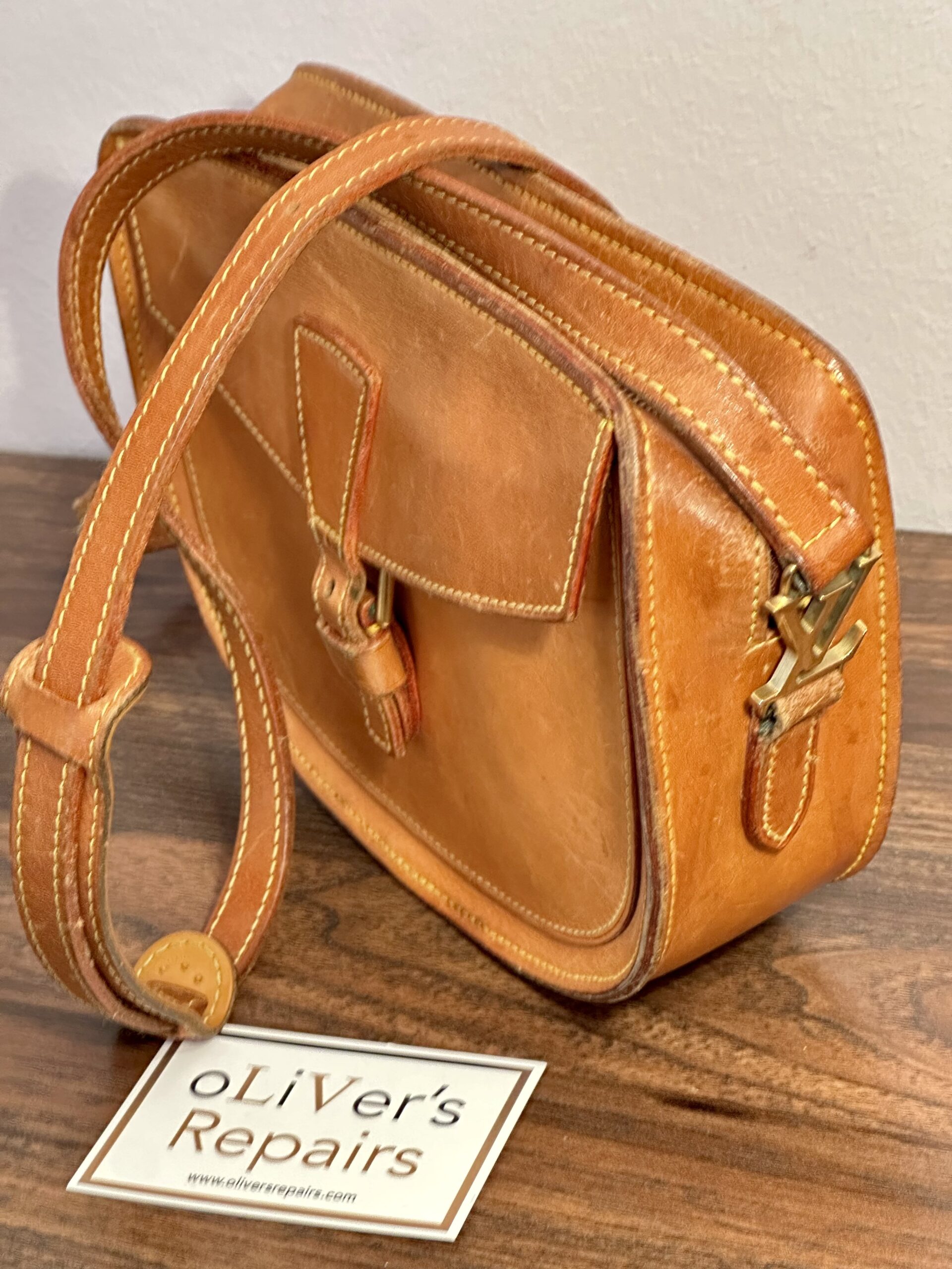 LOUIS VUITTON Sac Jeune Fille 23 VVN-Leder, M51627, Datacode 823, mit EINZIGARTIGEN LV-Beschlägen