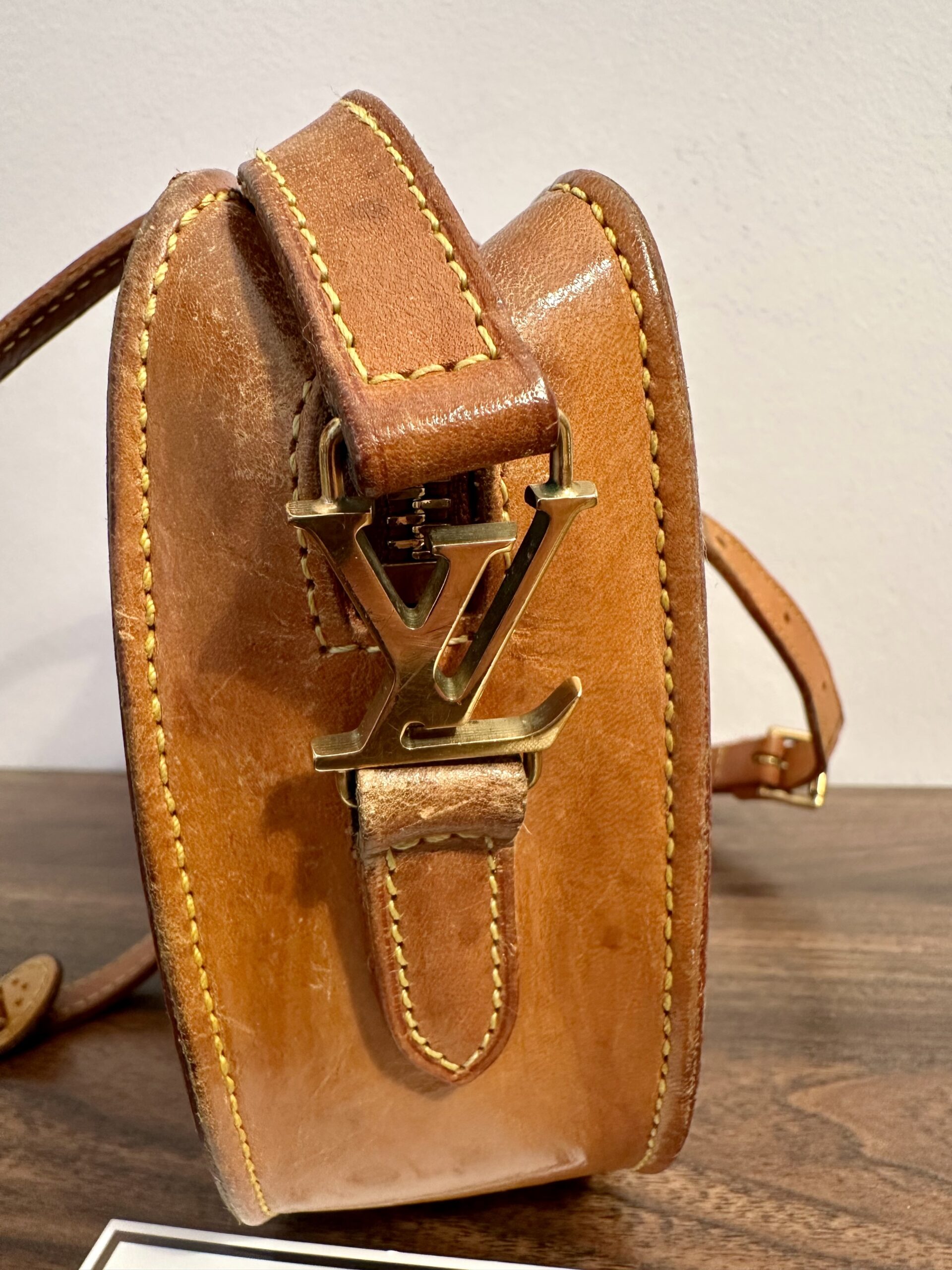 LOUIS VUITTON Sac Jeune Fille 23 VVN-Leder, M51627, Datacode 823, mit EINZIGARTIGEN LV-Beschlägen – Bild 4