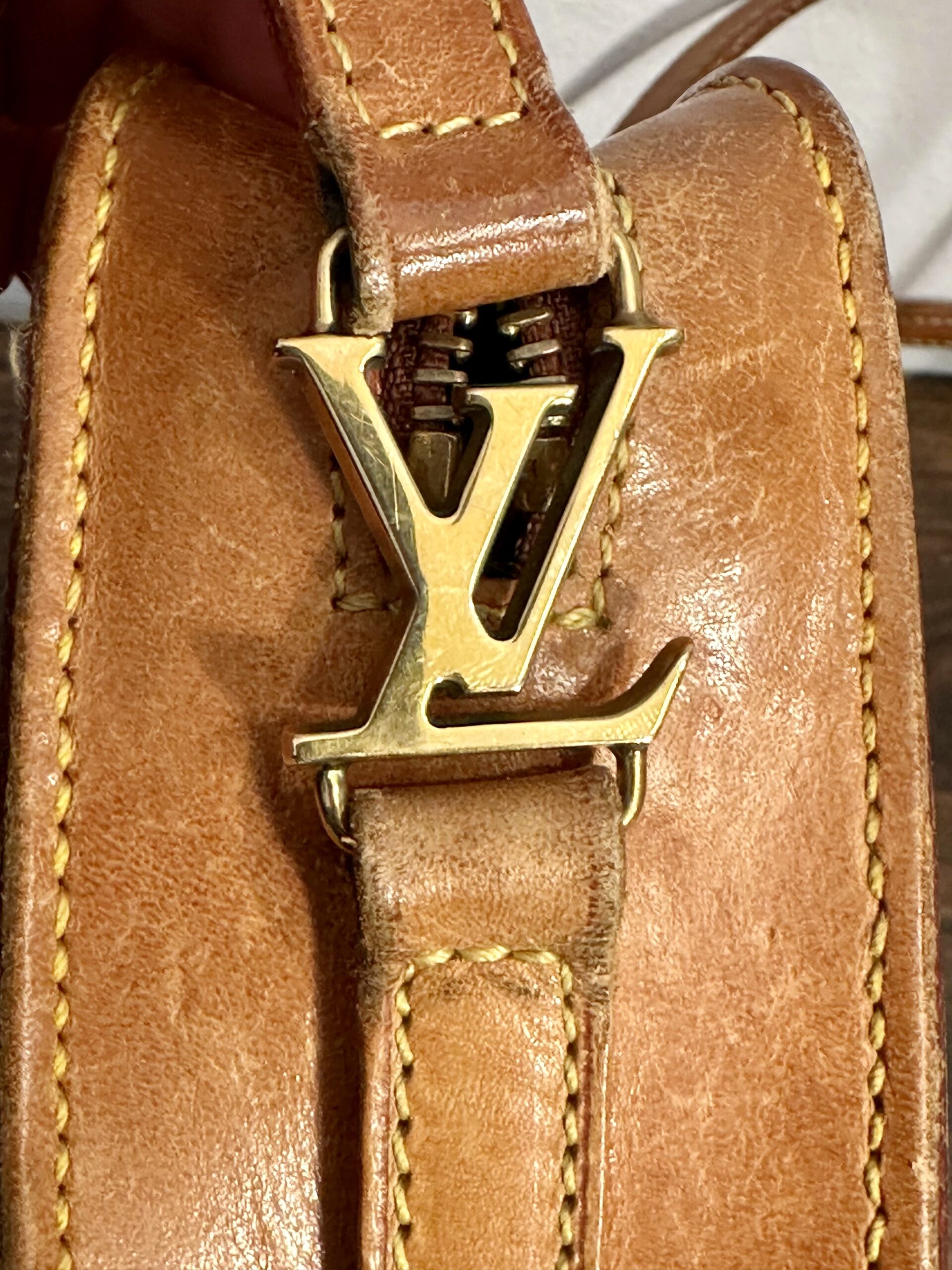 LOUIS VUITTON Sac Jeune Fille 23 VVN-Leder, M51627, Datacode 823, mit EINZIGARTIGEN LV-Beschlägen – Bild 7