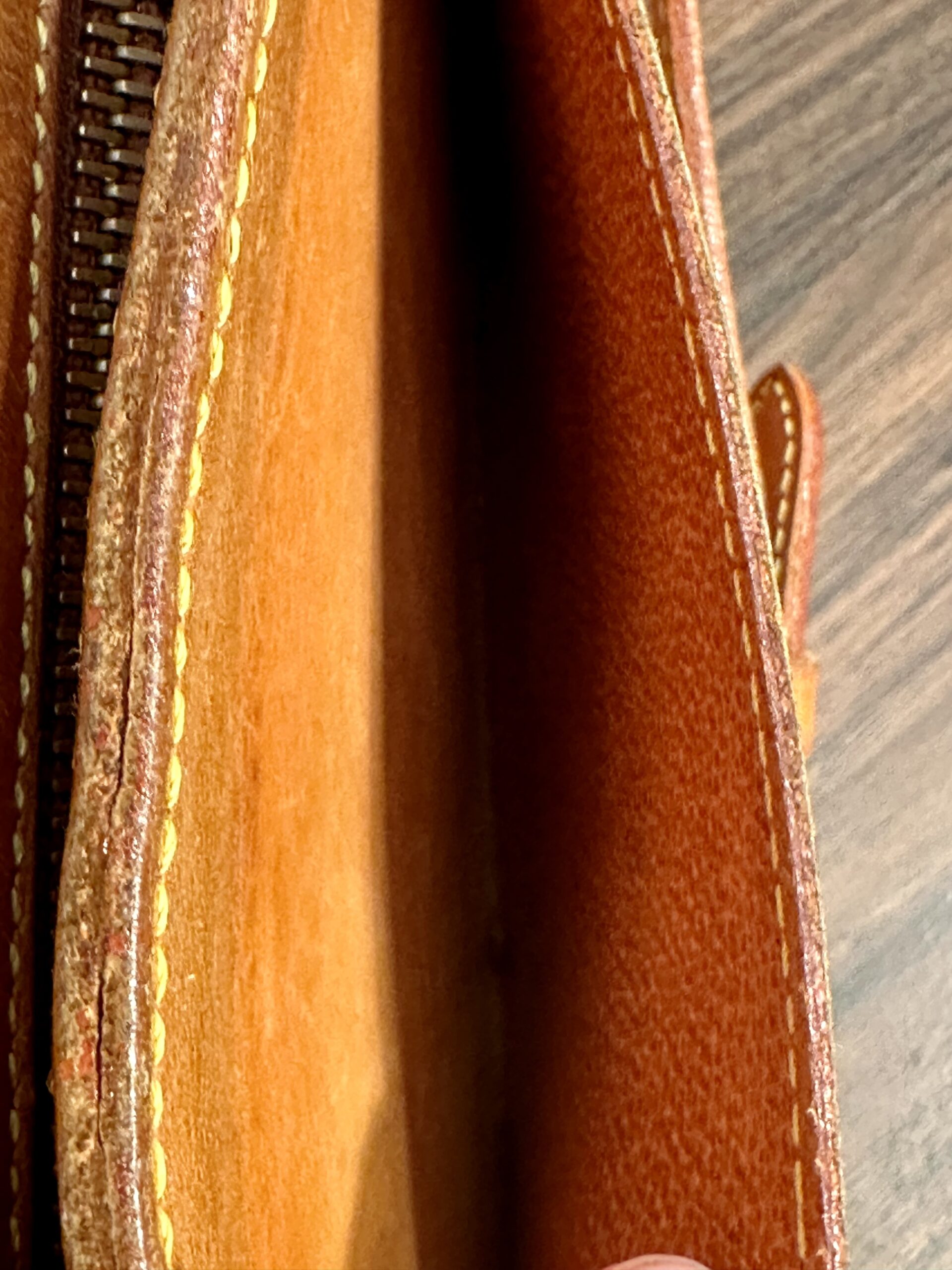 LOUIS VUITTON Sac Jeune Fille 23 VVN-Leder, M51627, Datacode 823, mit EINZIGARTIGEN LV-Beschlägen – Bild 9