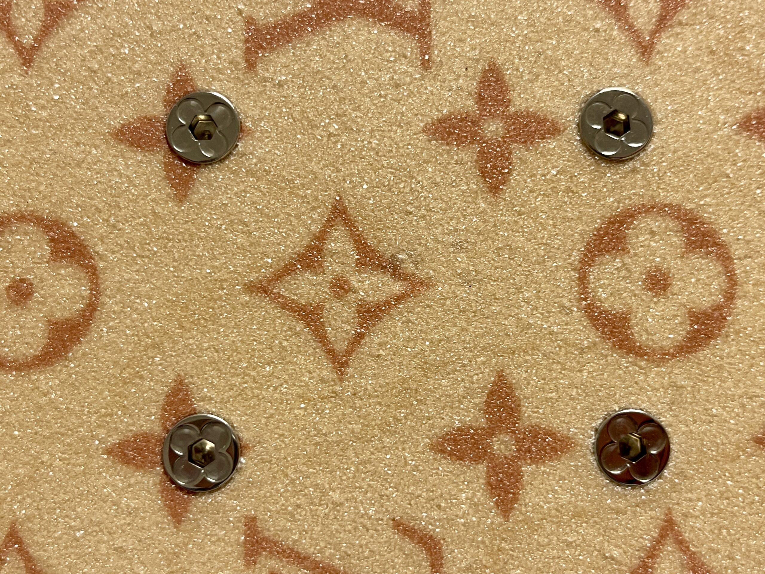 LOUIS VUITTON Skateboard GI0637, Sonder-Edition: Das Monogram in Holz gebrannt! – Bild 11