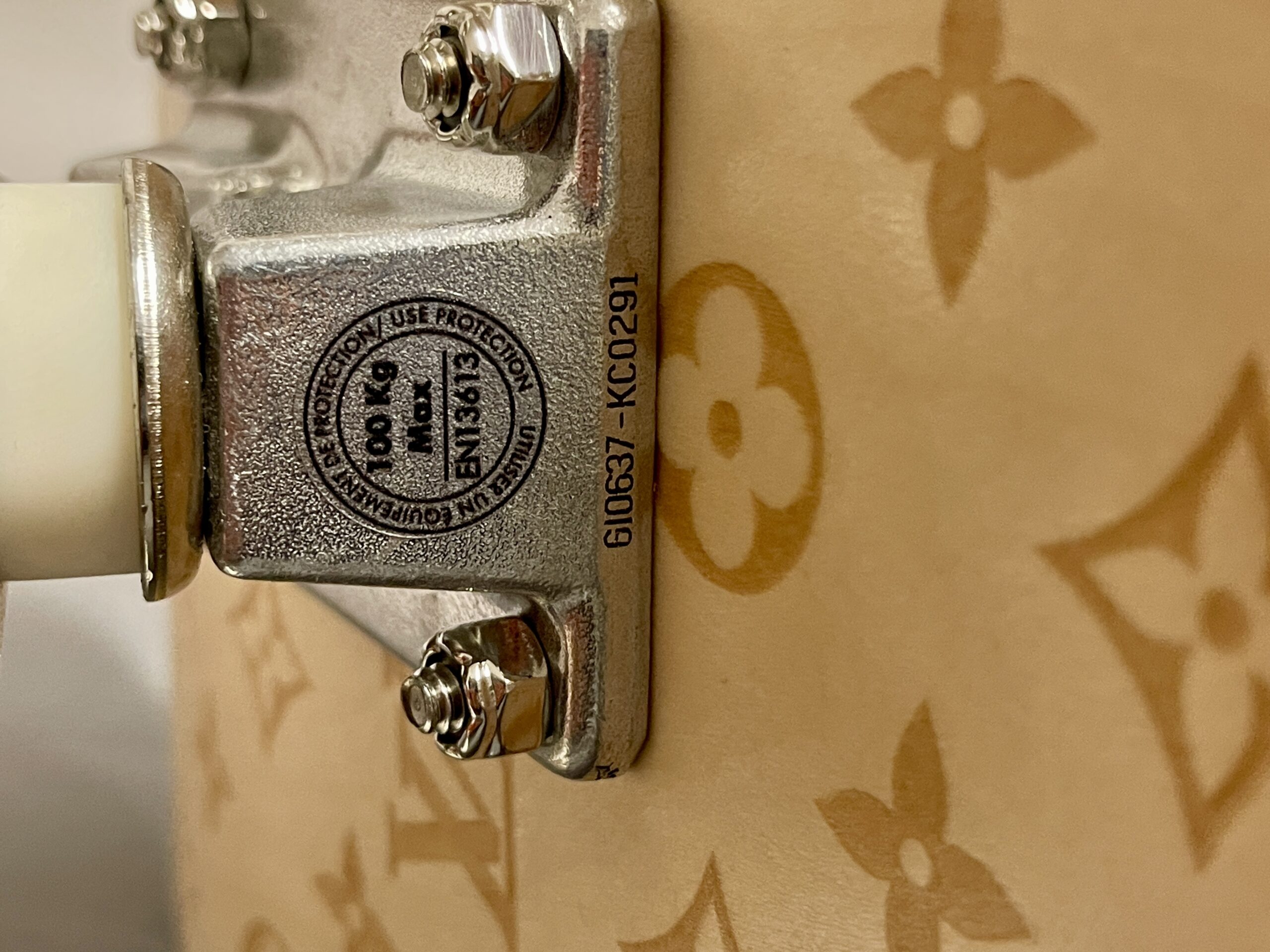 LOUIS VUITTON Skateboard GI0637, Sonder-Edition: Das Monogram in Holz gebrannt! – Bild 8