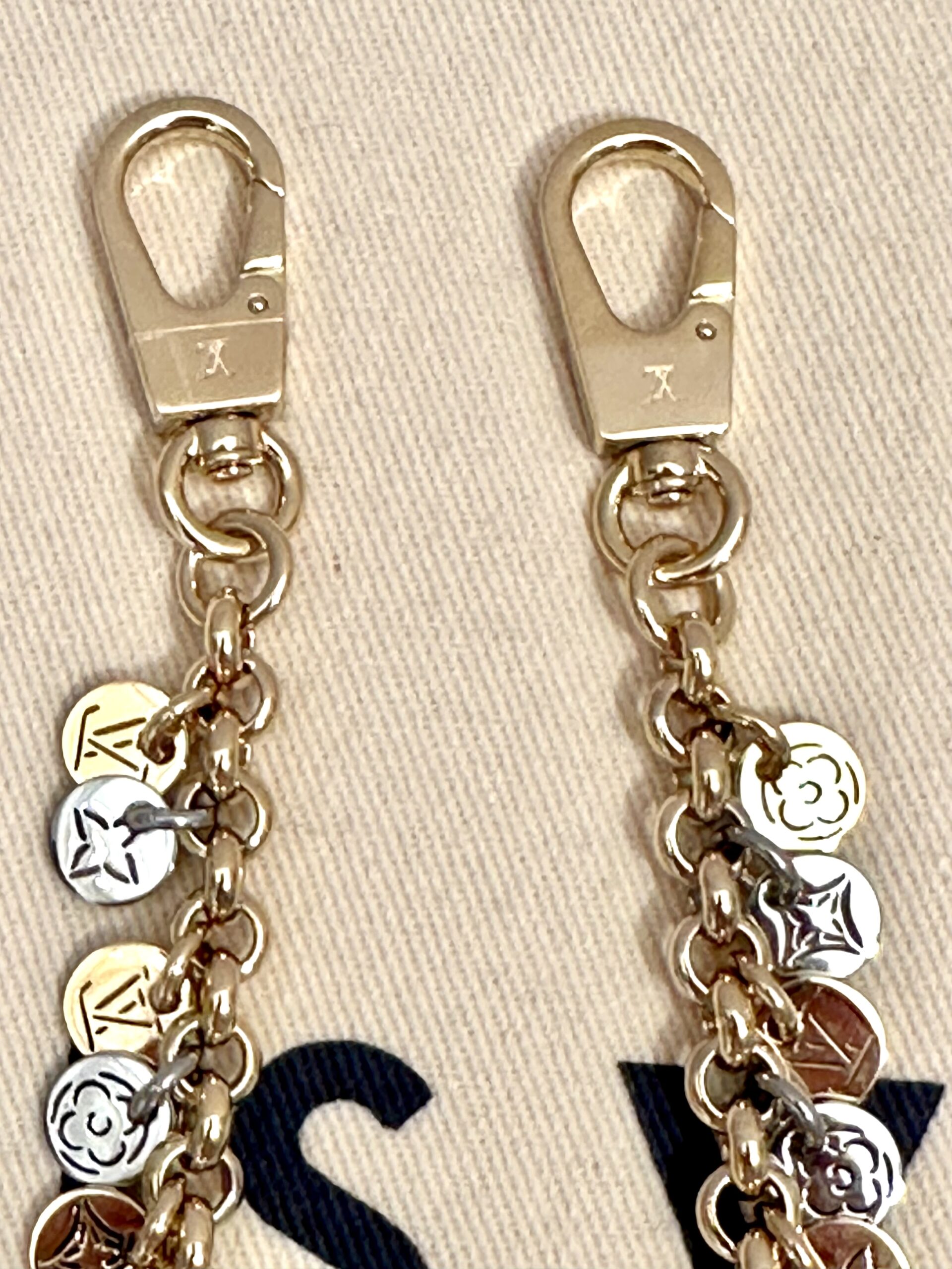 LOUIS VUITTON Taschencharm / edle Kette Medaillons silber/gold für den besonderen Akzent – Bild 6