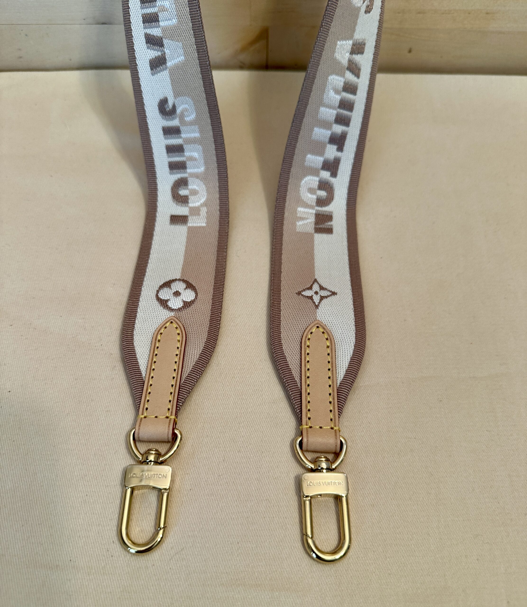 LOUIS VUITTON Bandouliere Gurt gewebt, beige Hardware gold – Bild 3
