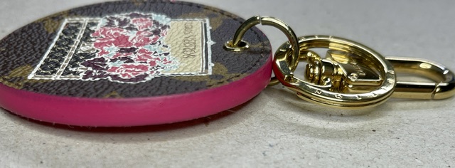 LOUIS VUITTON Bagcharm, M61028,Porte-Clés Illustré Posies, Flower Trunk – Bild 3