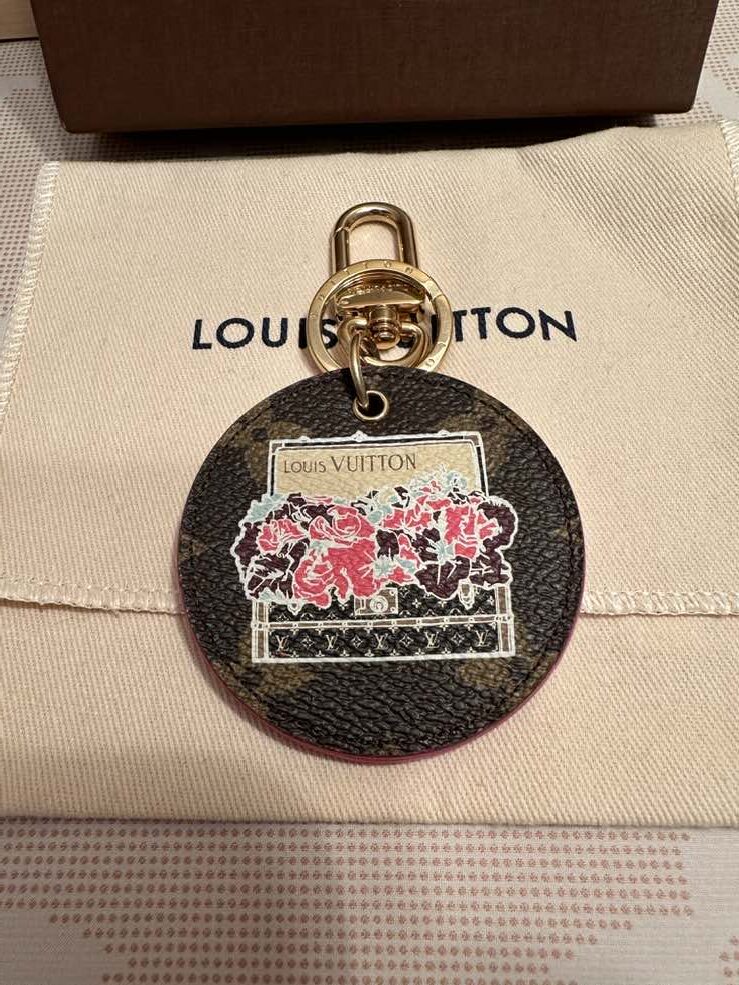 LOUIS VUITTON Bagcharm, M61028,Porte-Clés Illustré Posies, Flower Trunk