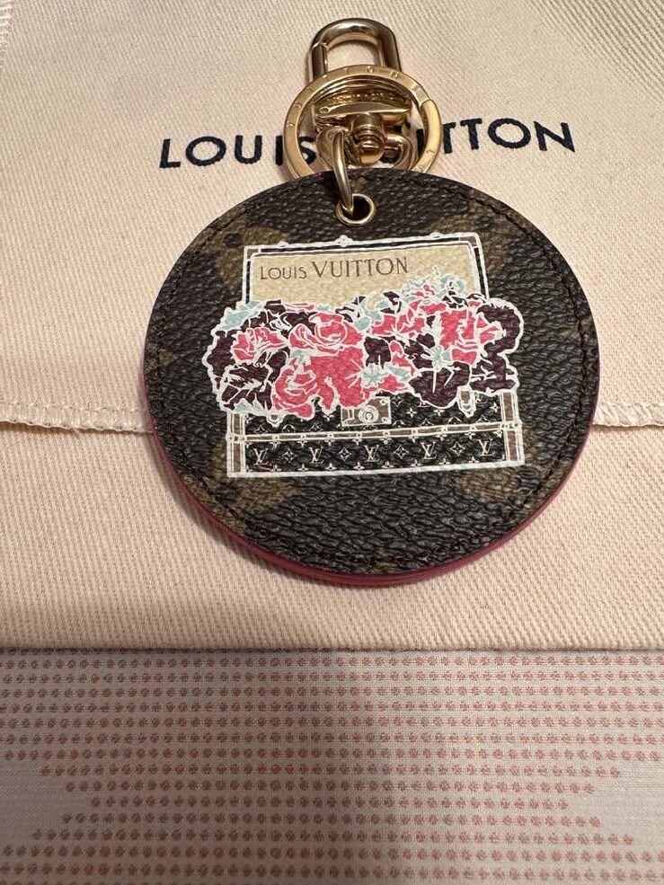 LOUIS VUITTON Bagcharm, M61028,Porte-Clés Illustré Posies, Flower Trunk – Bild 12